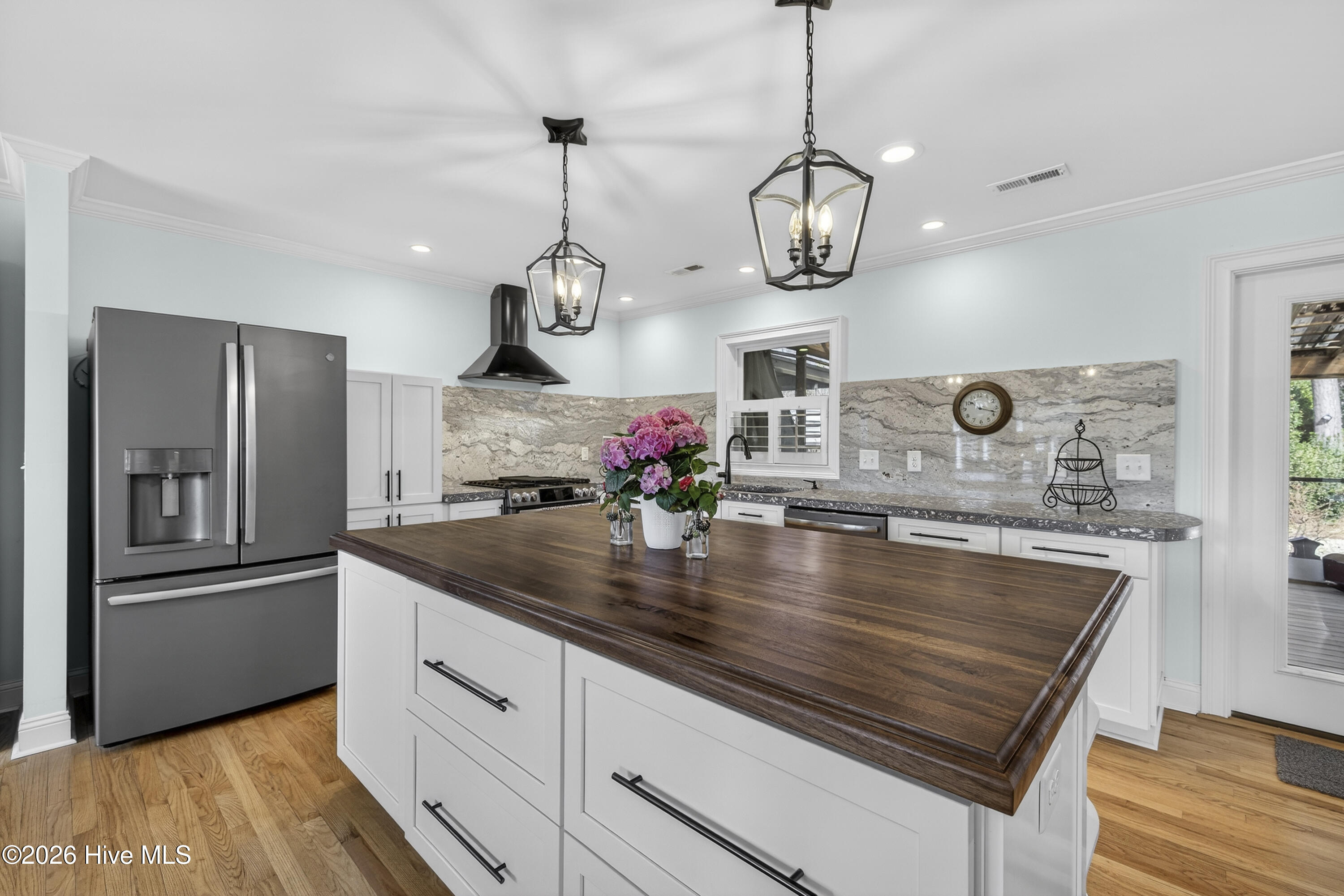 100559114 | Photo 16