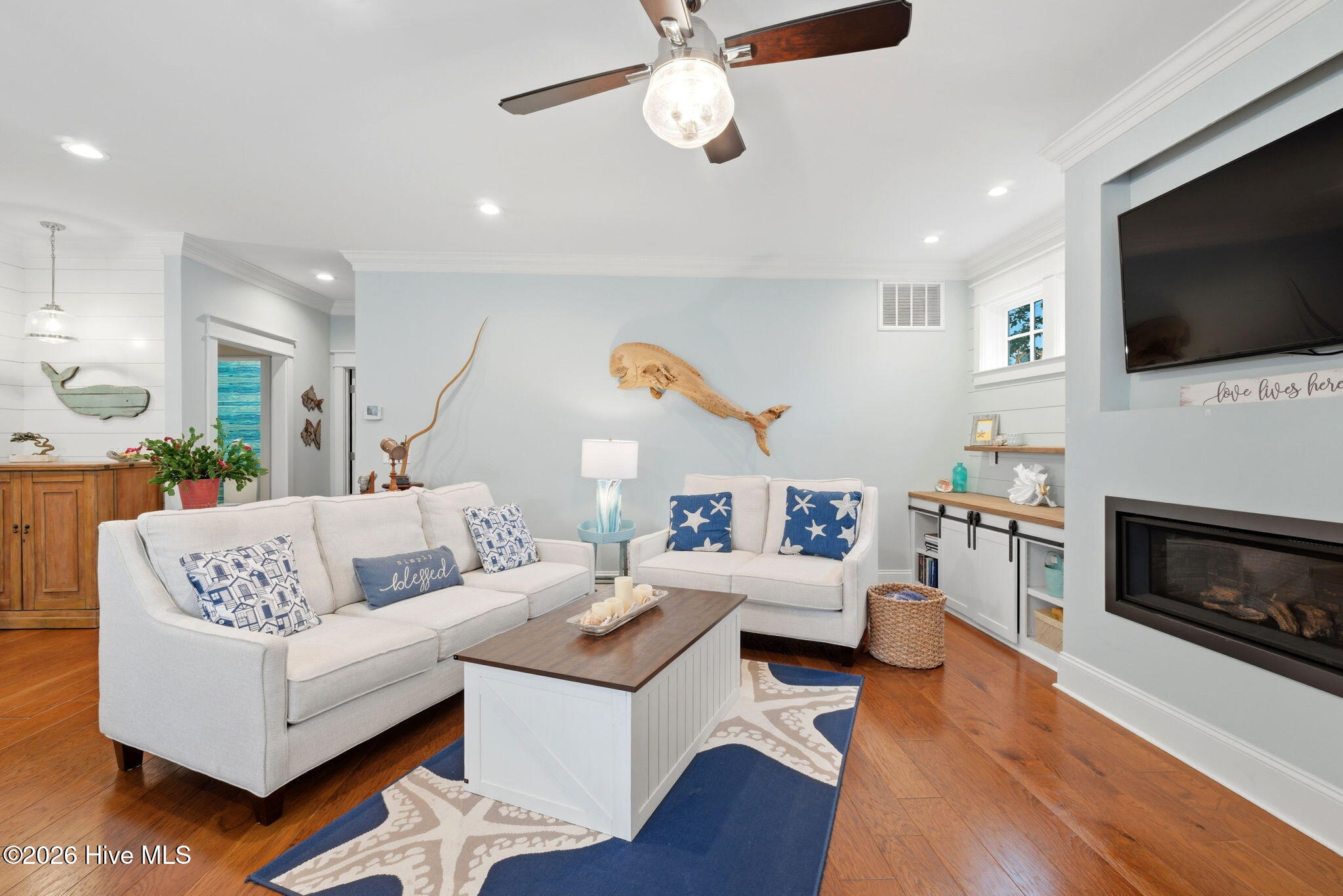 100553836 | Photo 11