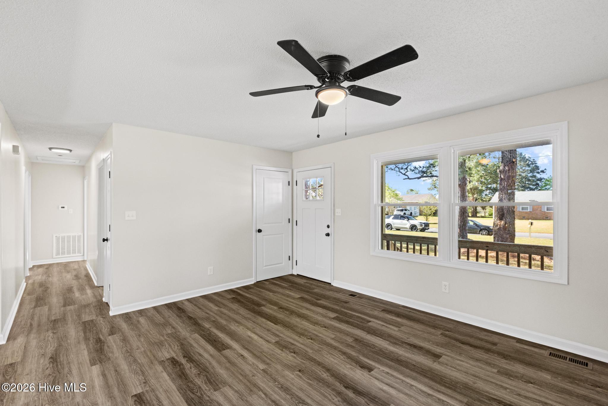 100565282 | Photo 10