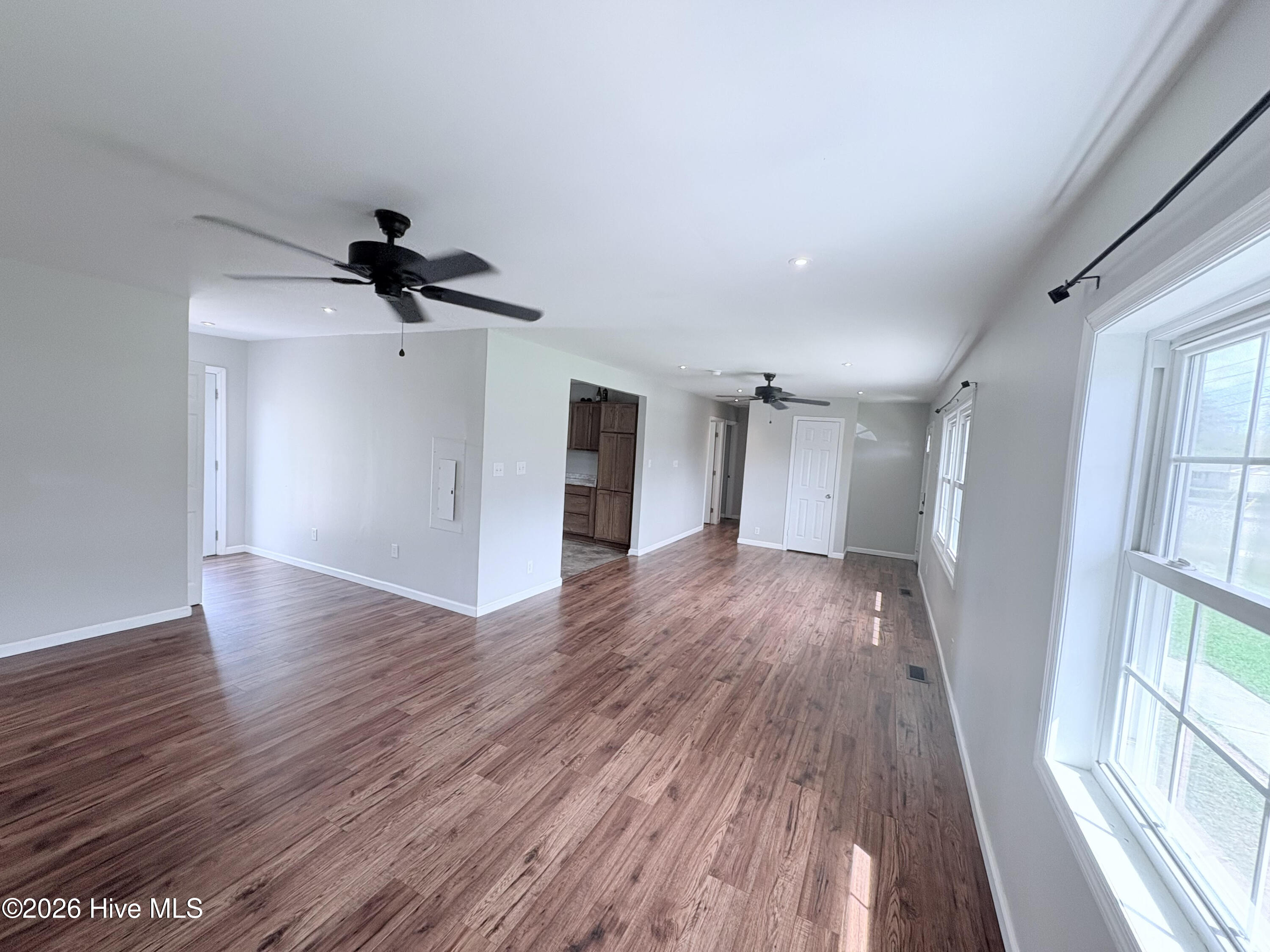 100566369 | Photo 12