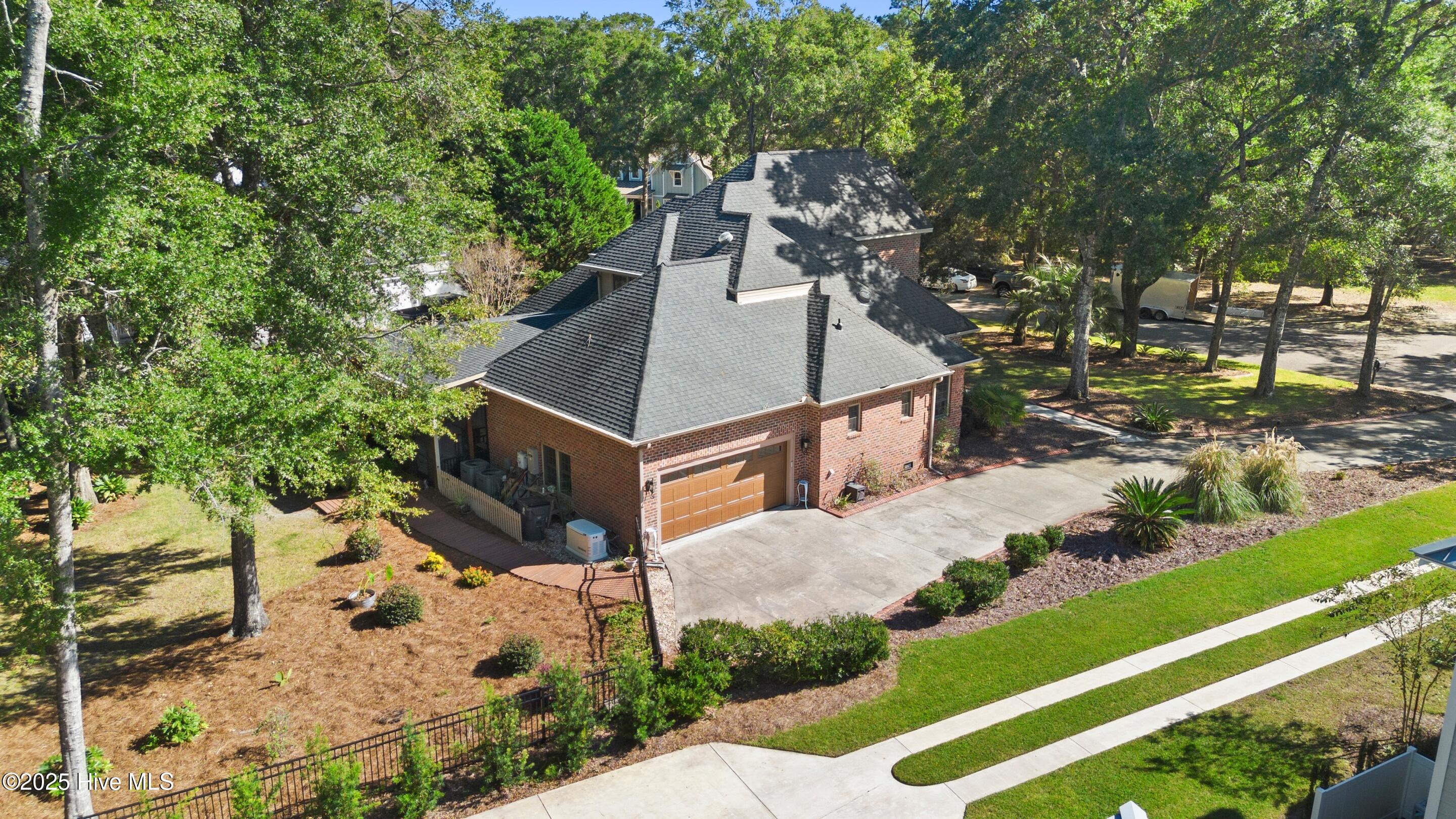 100538310 | Photo 85