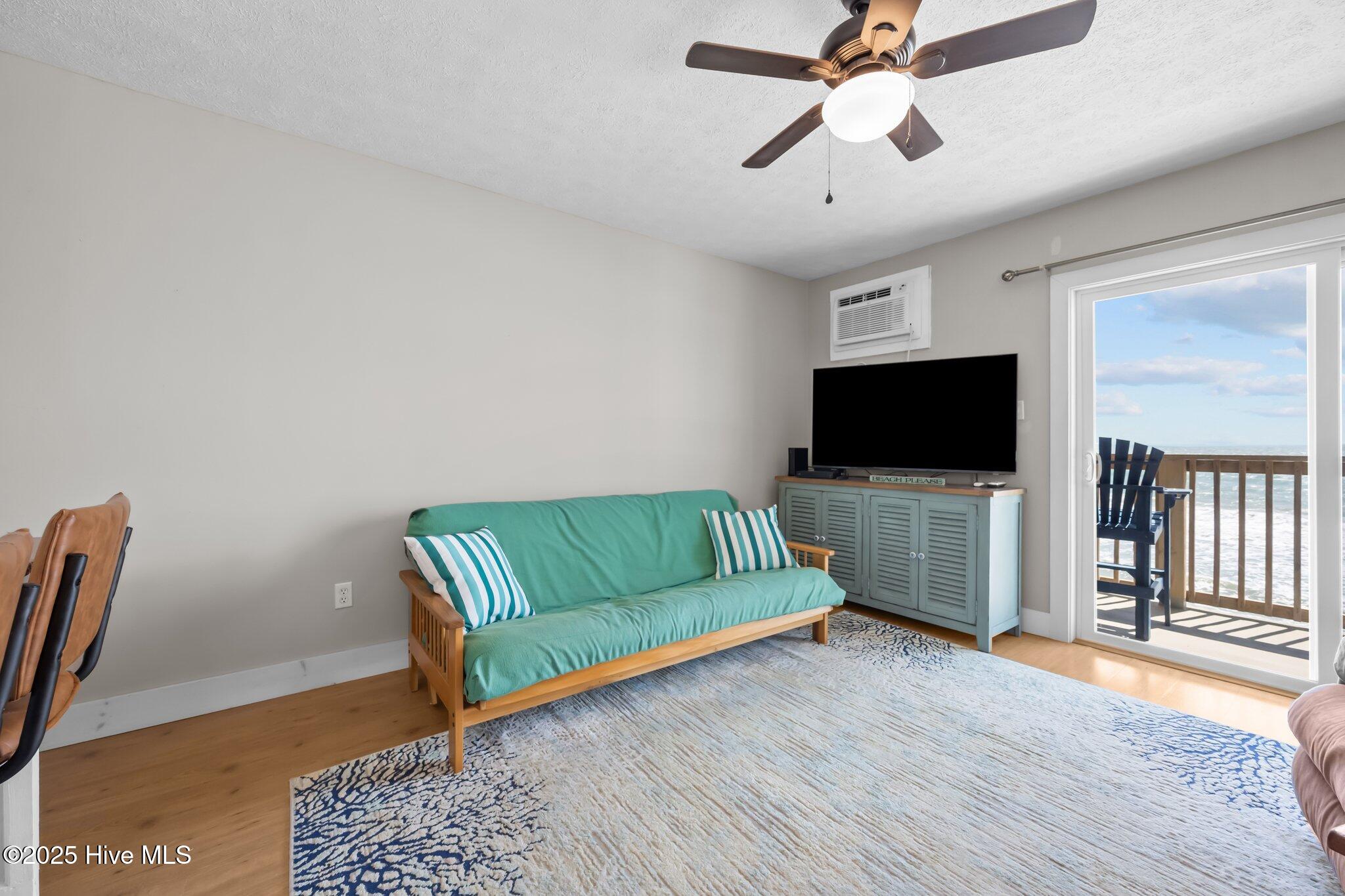 100496377 | Photo 25