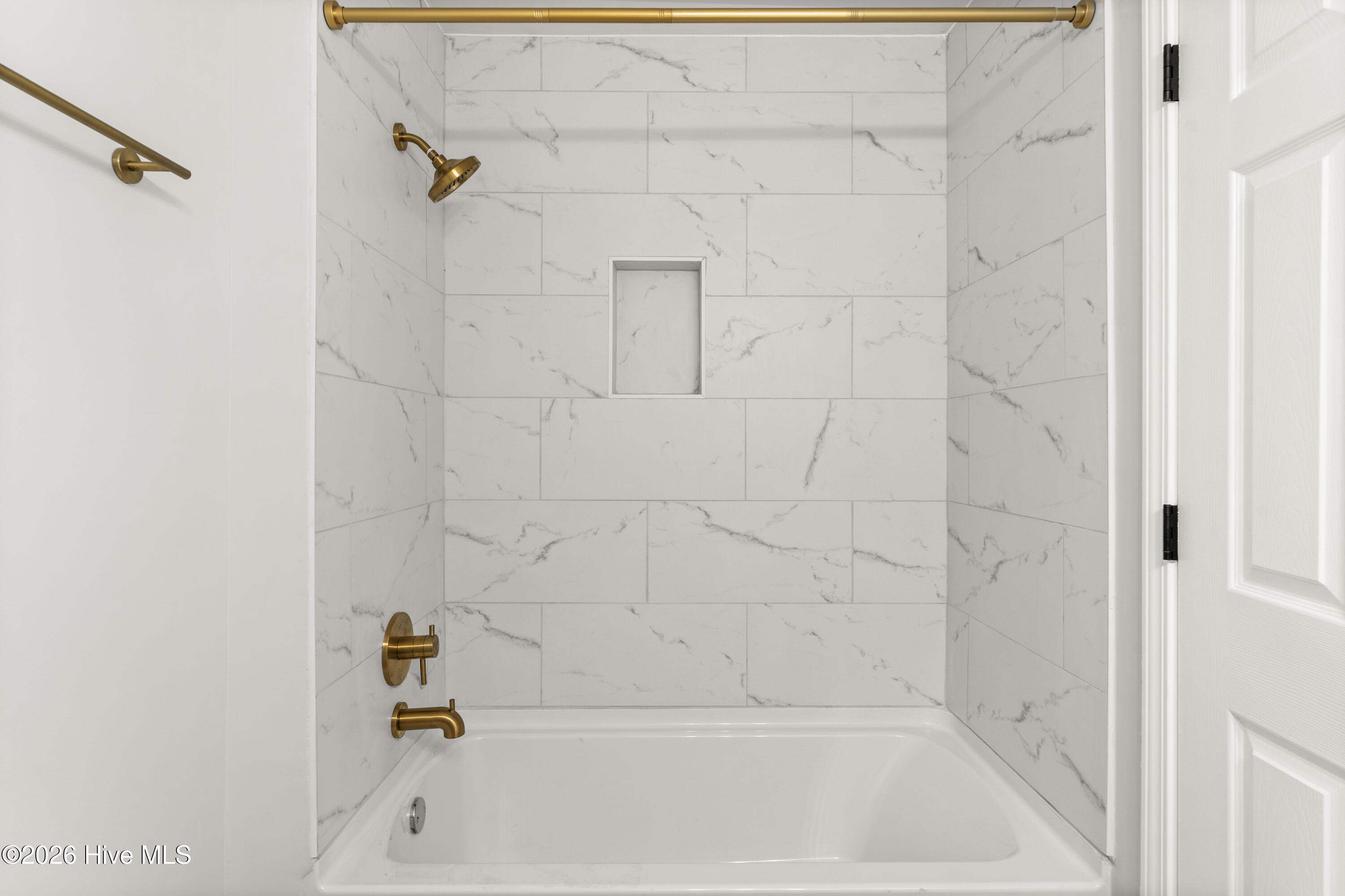 100569297 | Photo 21