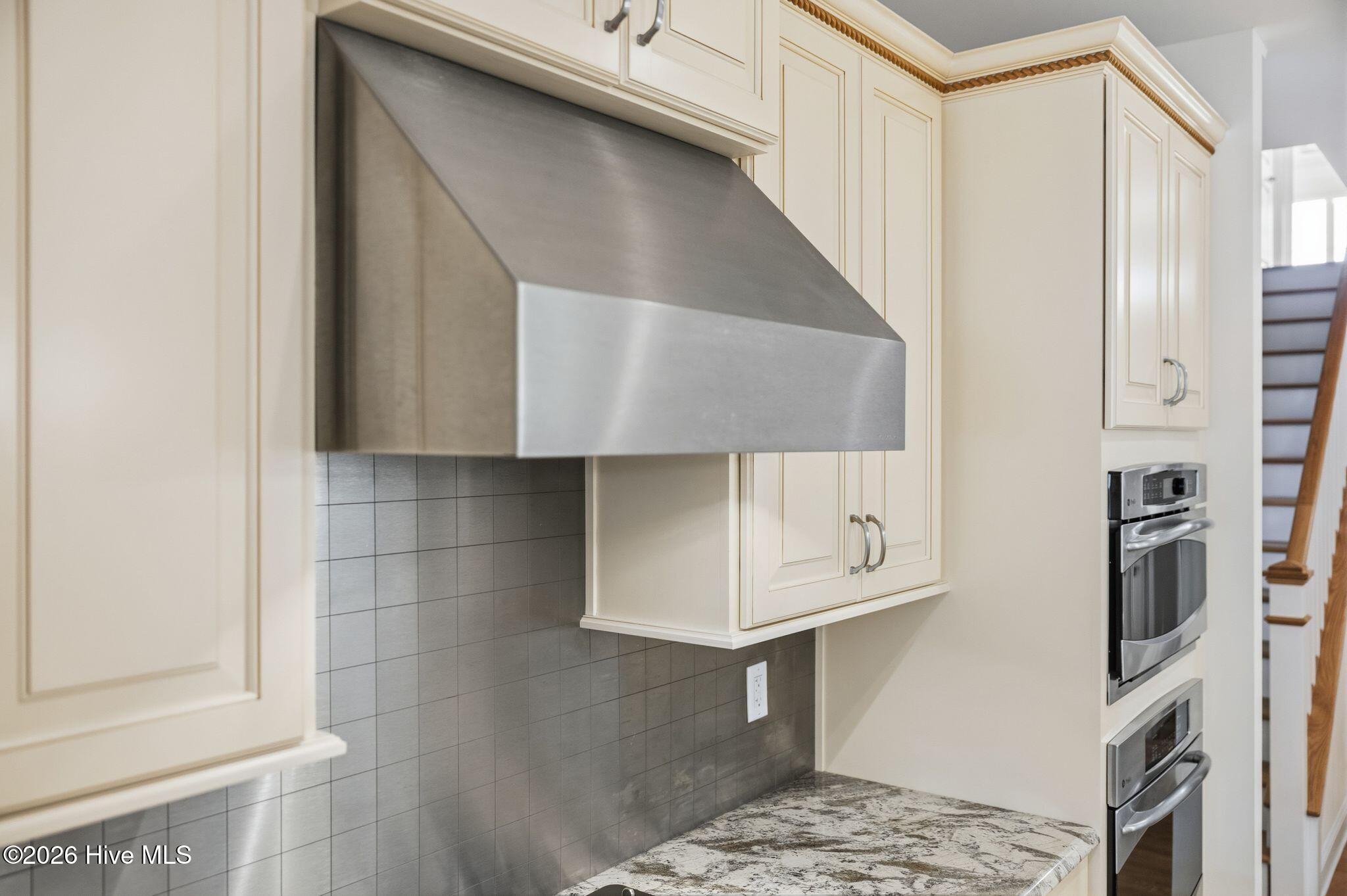 100553774 | Photo 26