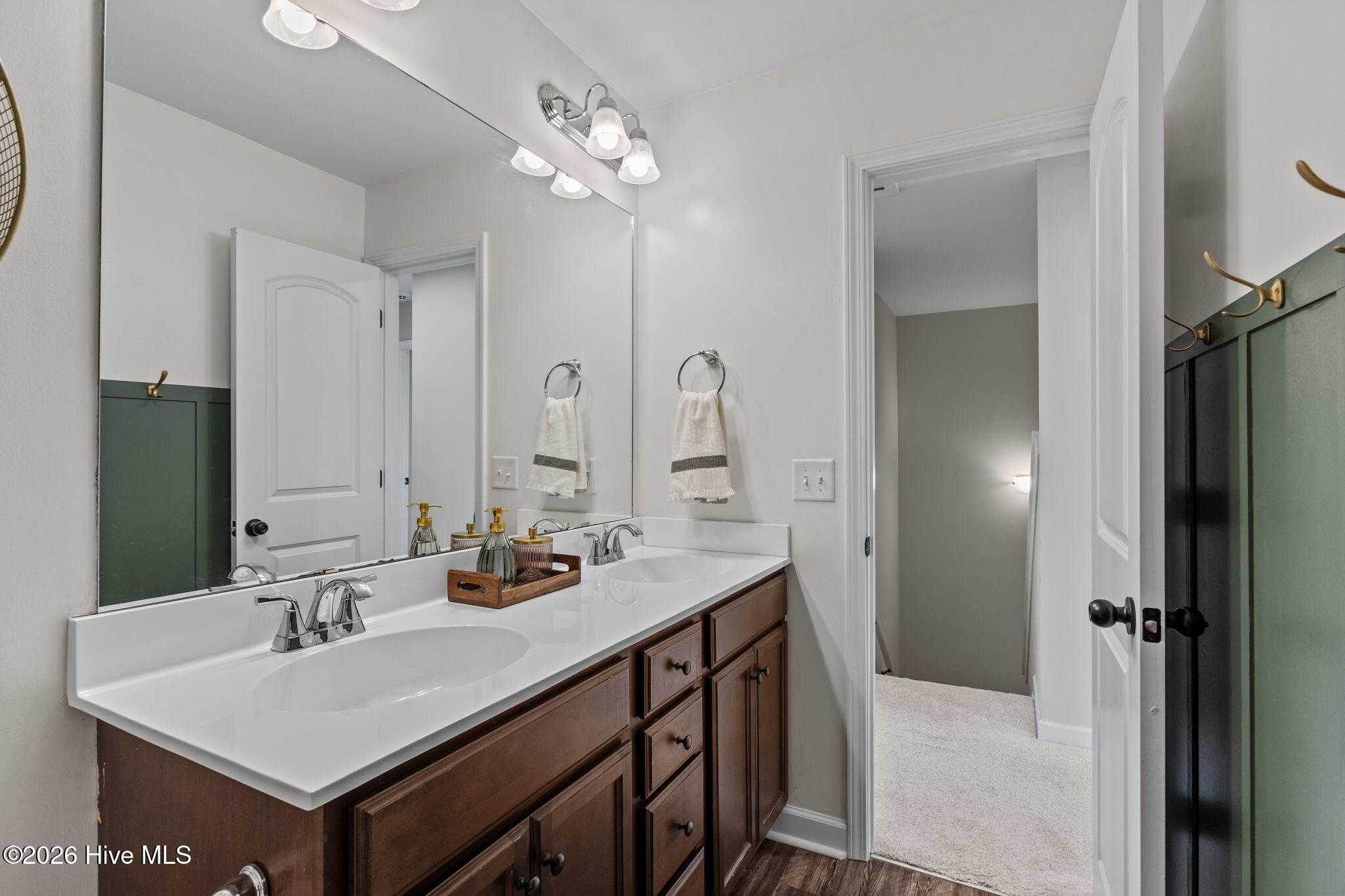 100568670 | Photo 26