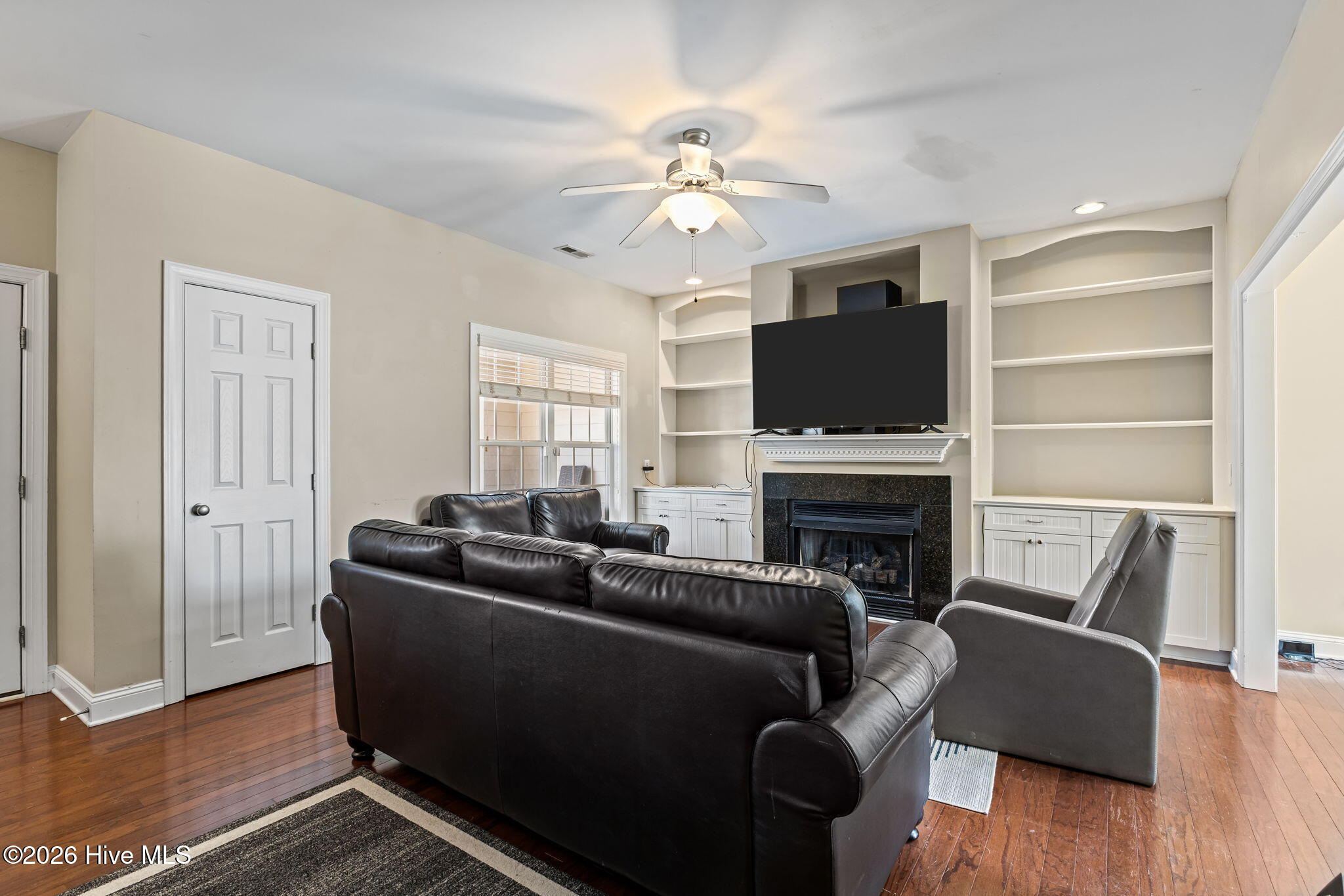 100563146 | Photo 11