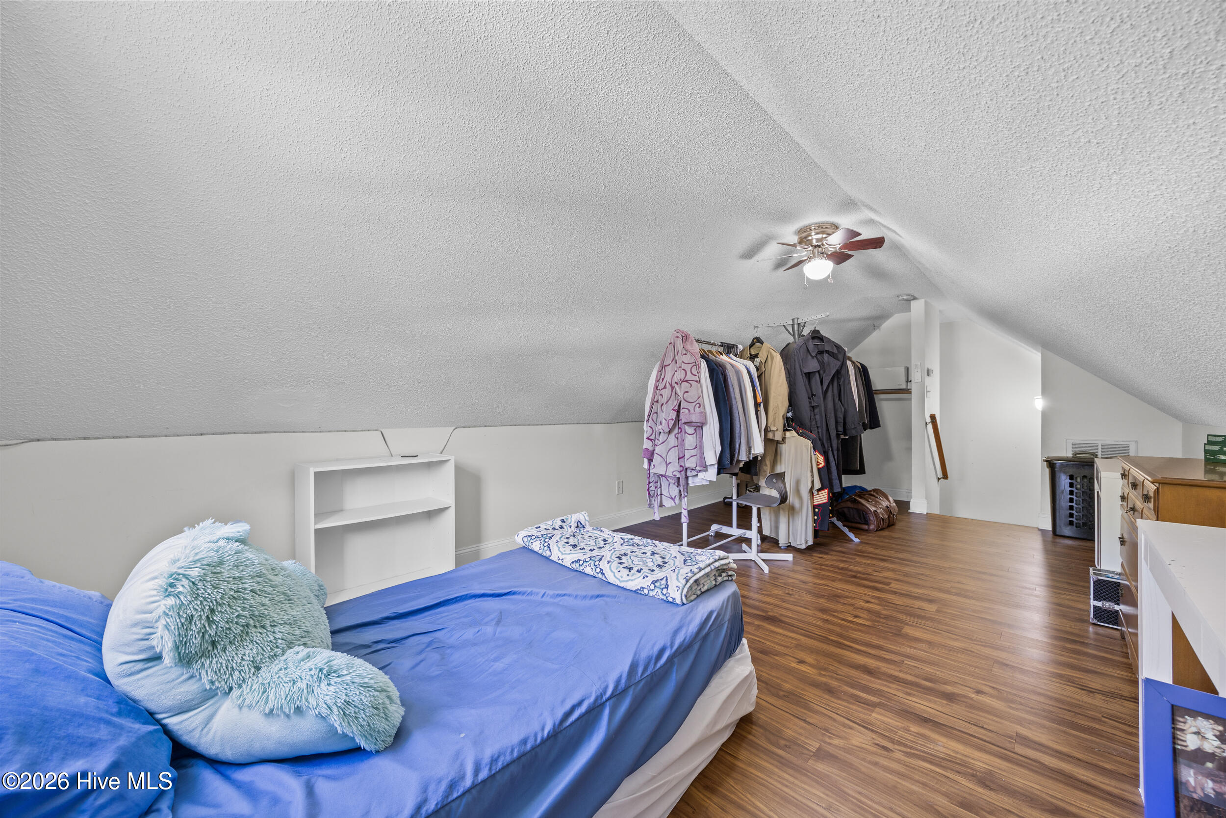 100567531 | Photo 28