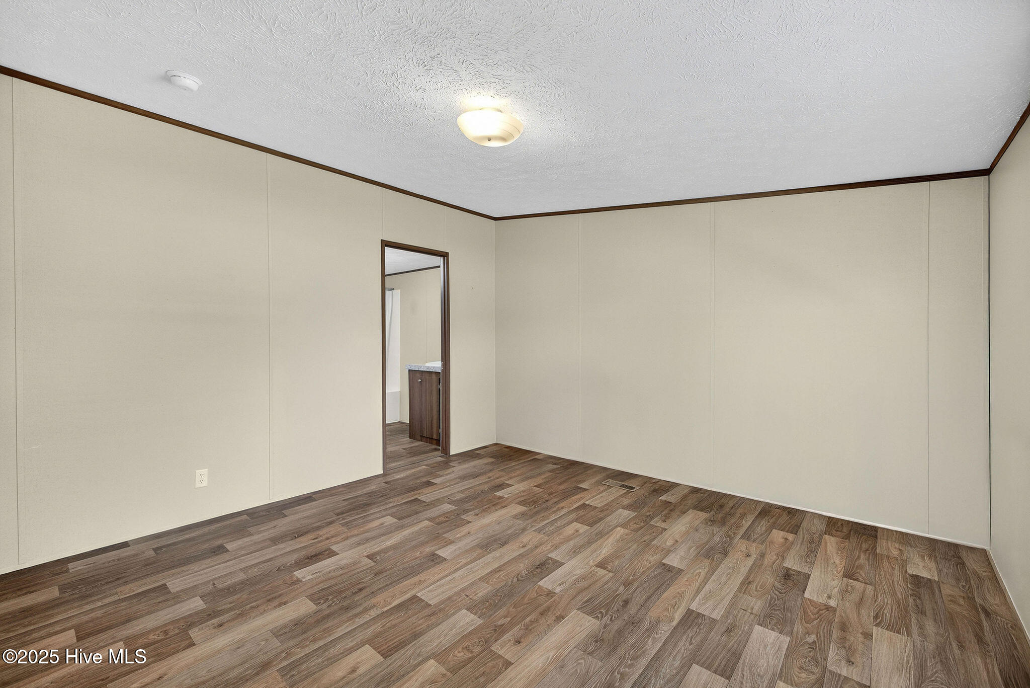 100537876 | Photo 26