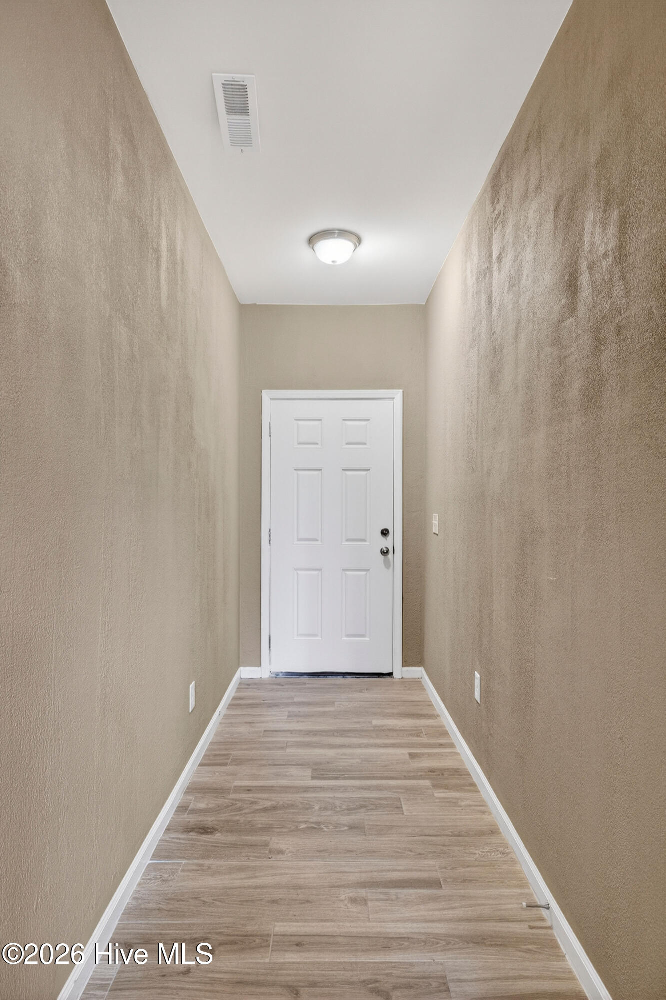 100563693 | Photo 11