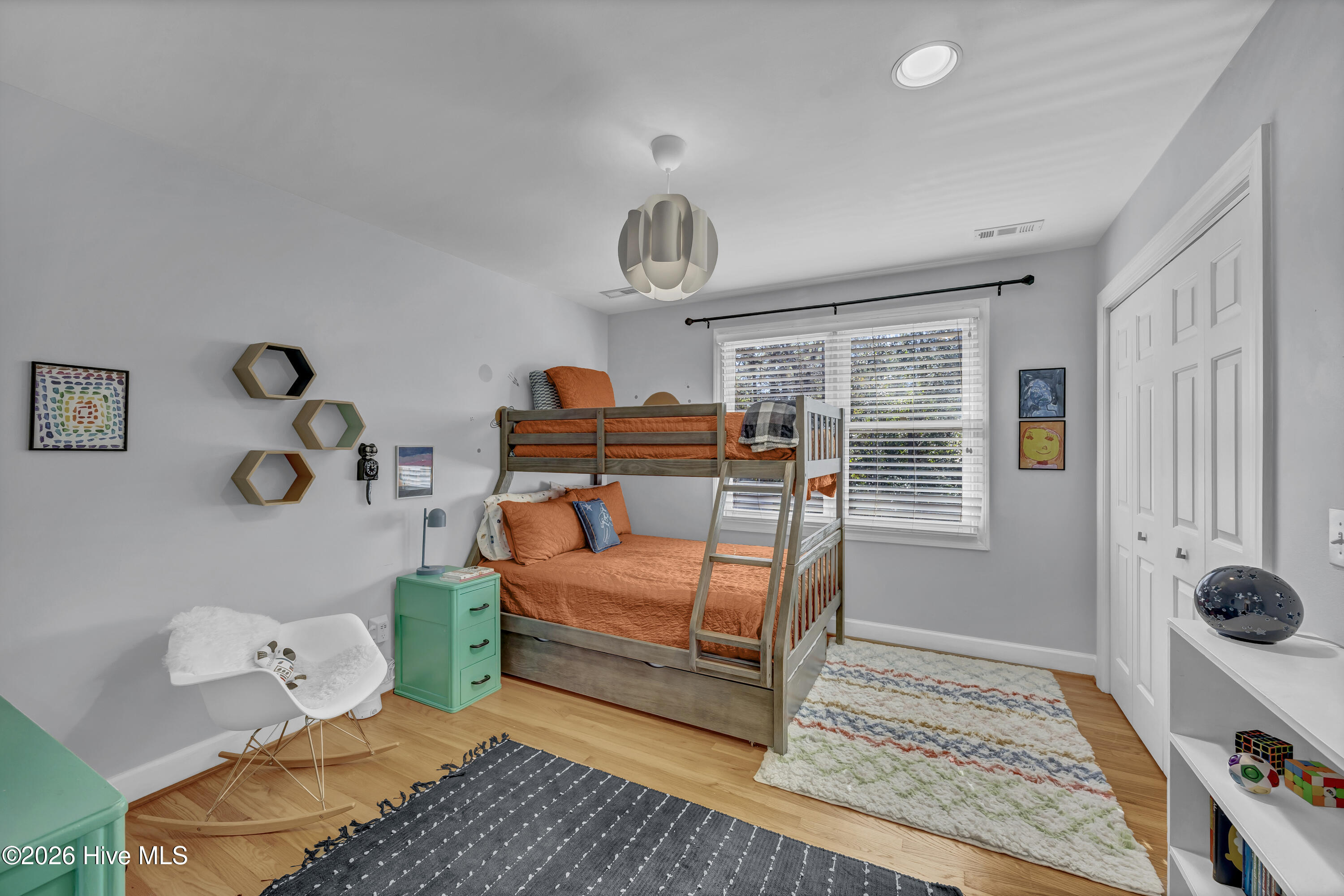 100549604 | Photo 17