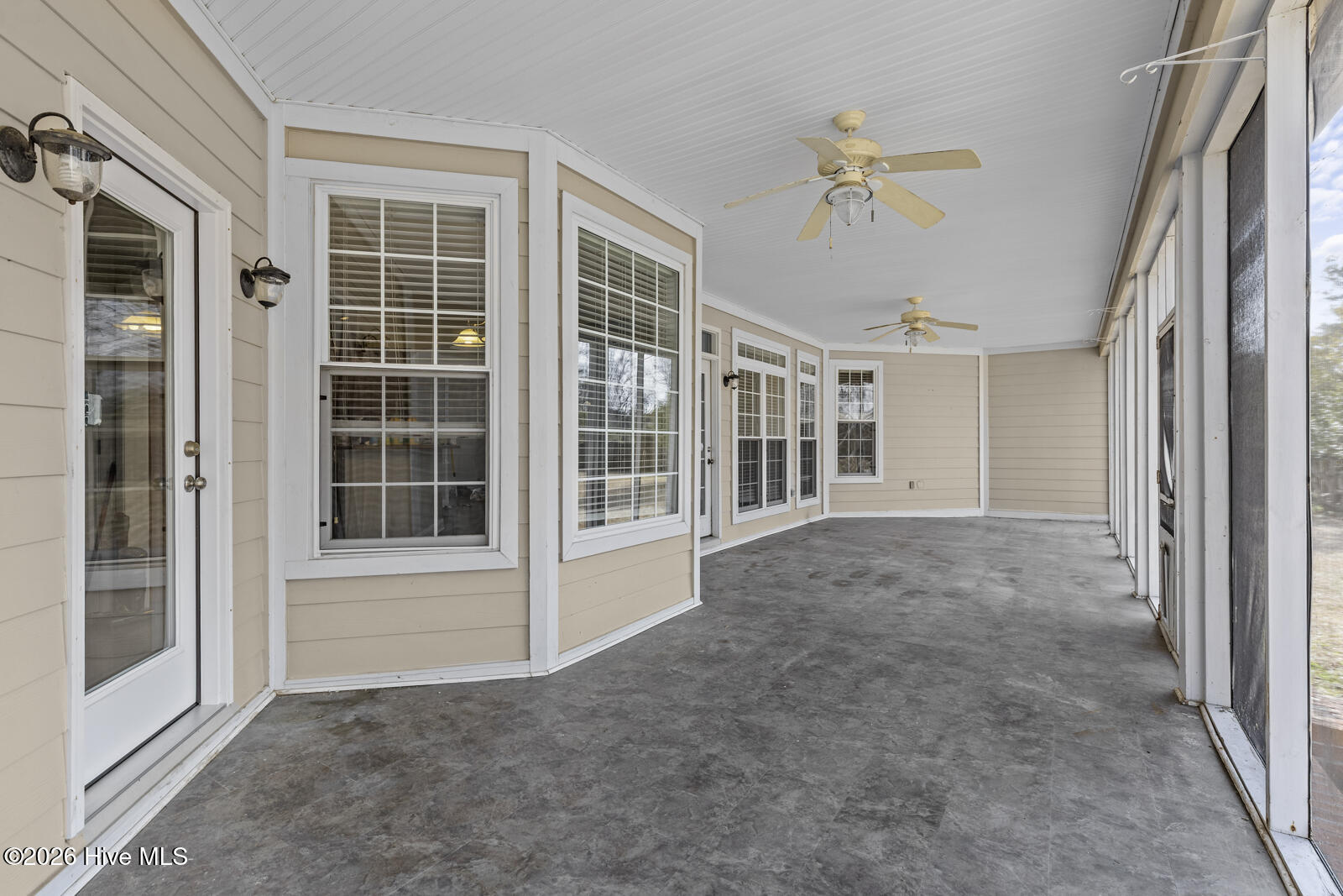 100545911 | Photo 46