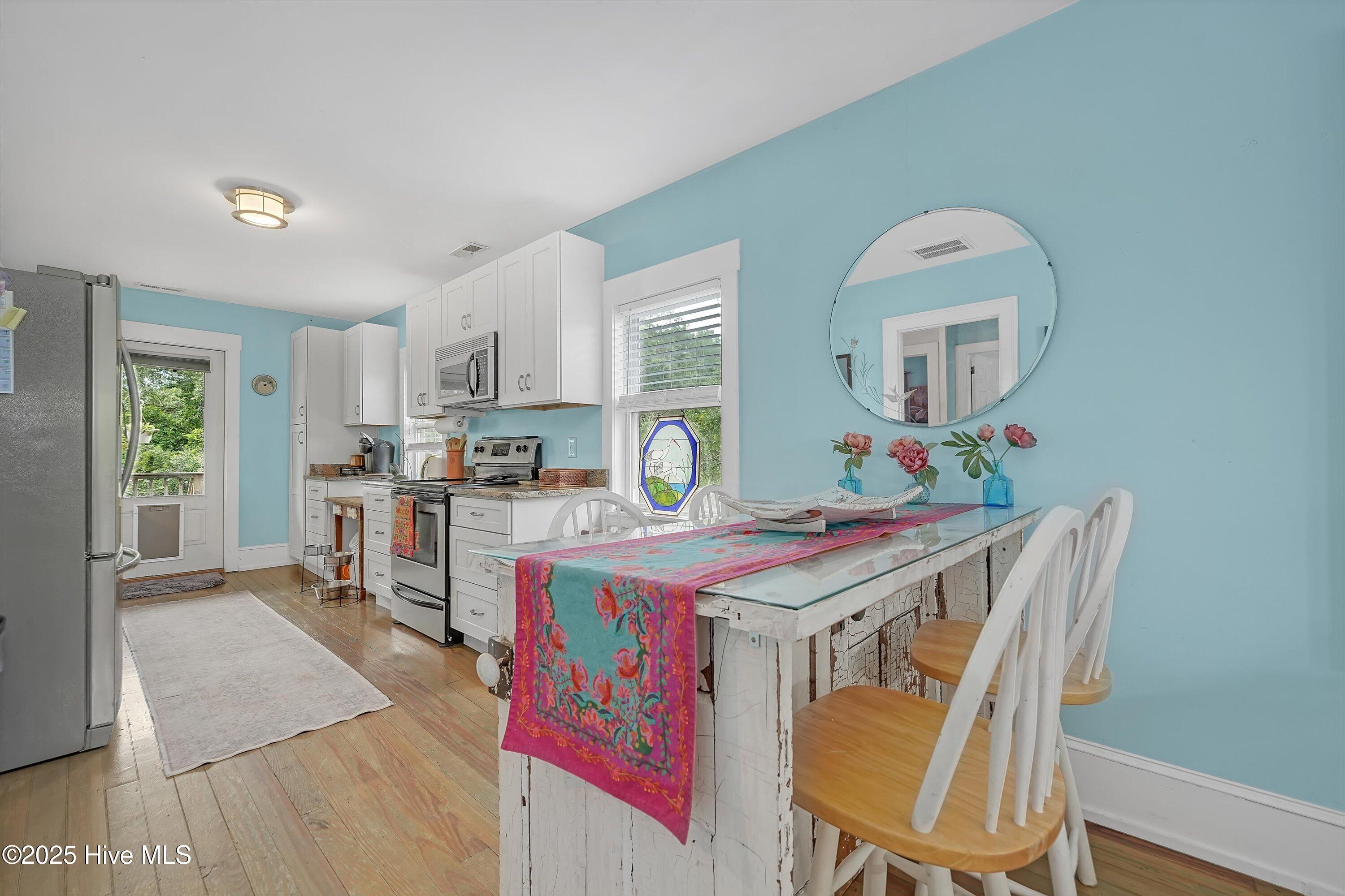 100530125 | Photo 28