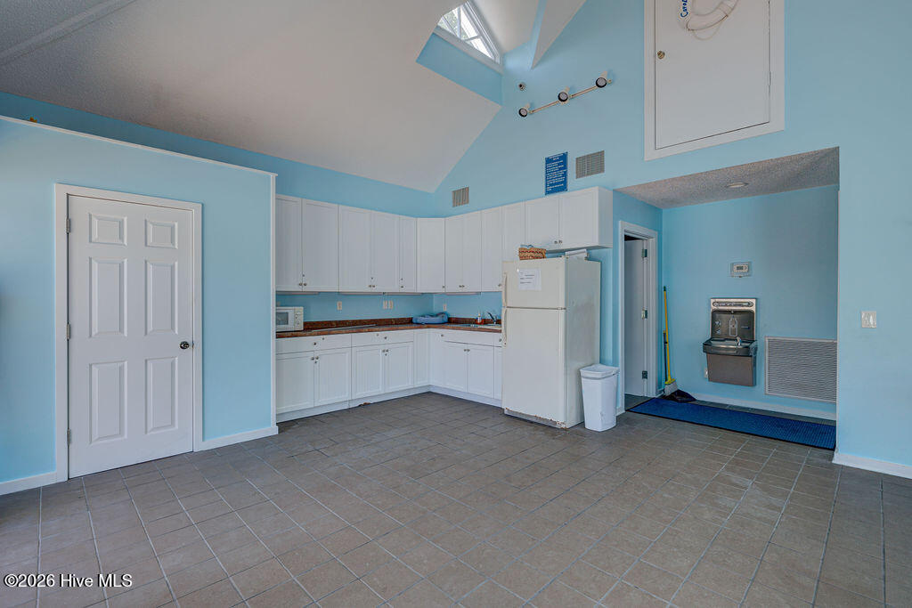 100562699 | Photo 46