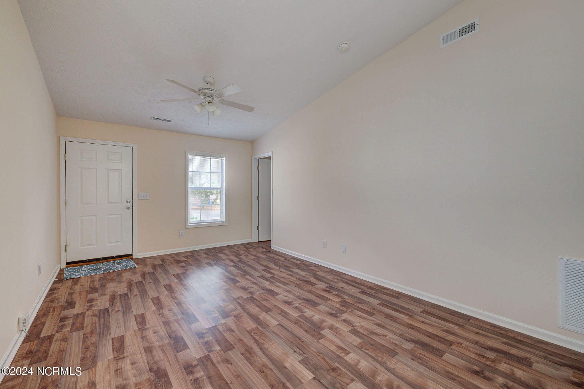 100555871 | Photo 13