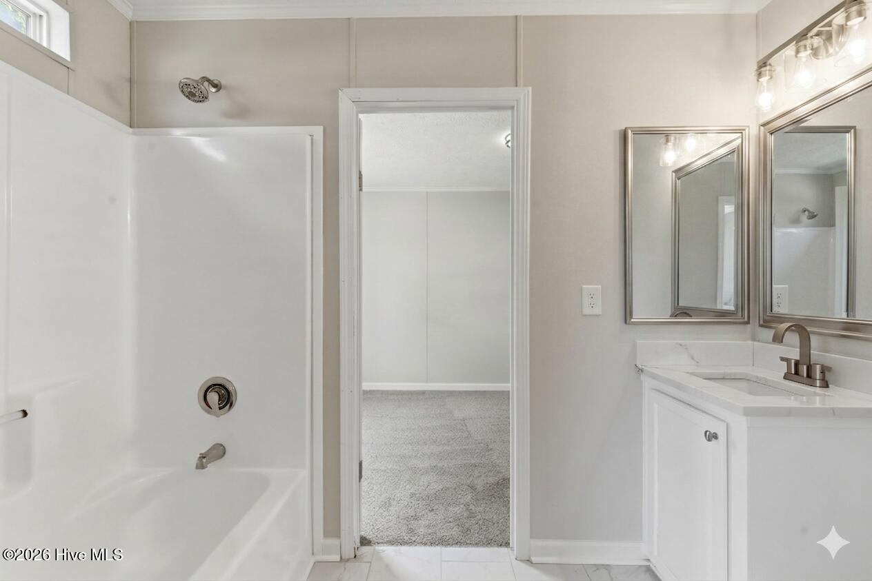 100569540 | Photo 25