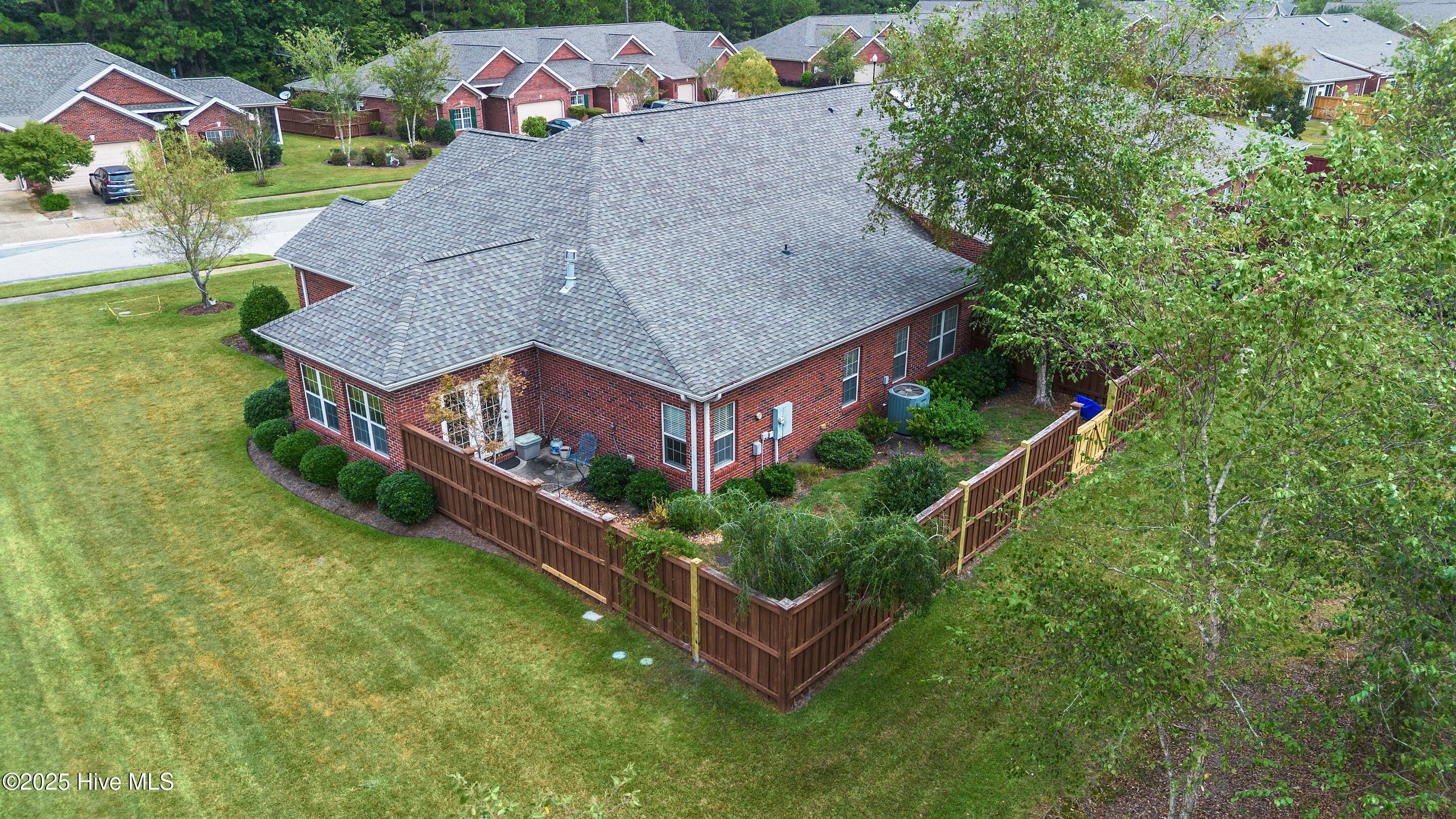 100532046 | Photo 43