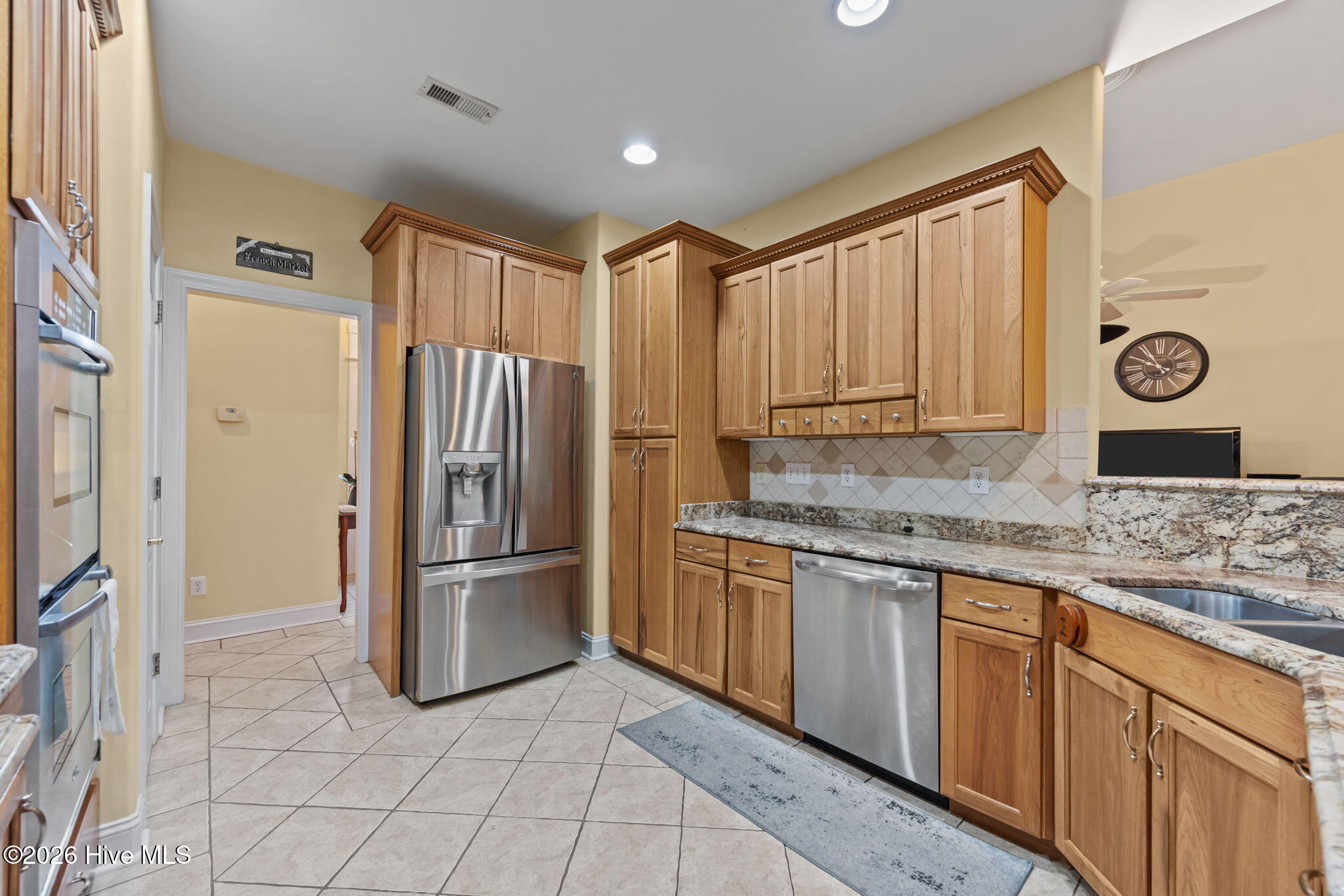 100552548 | Photo 12