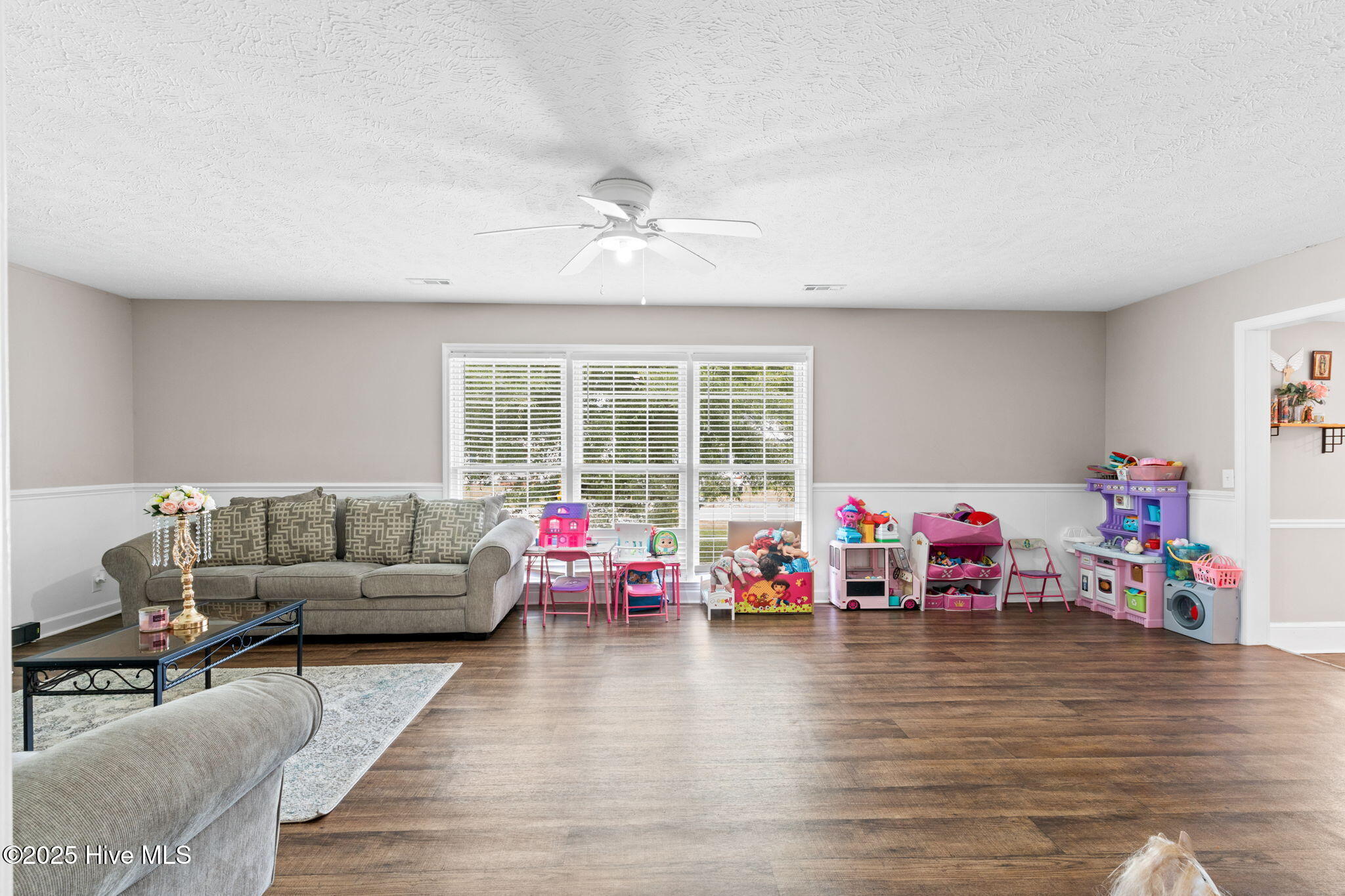 100527355 | Photo 14