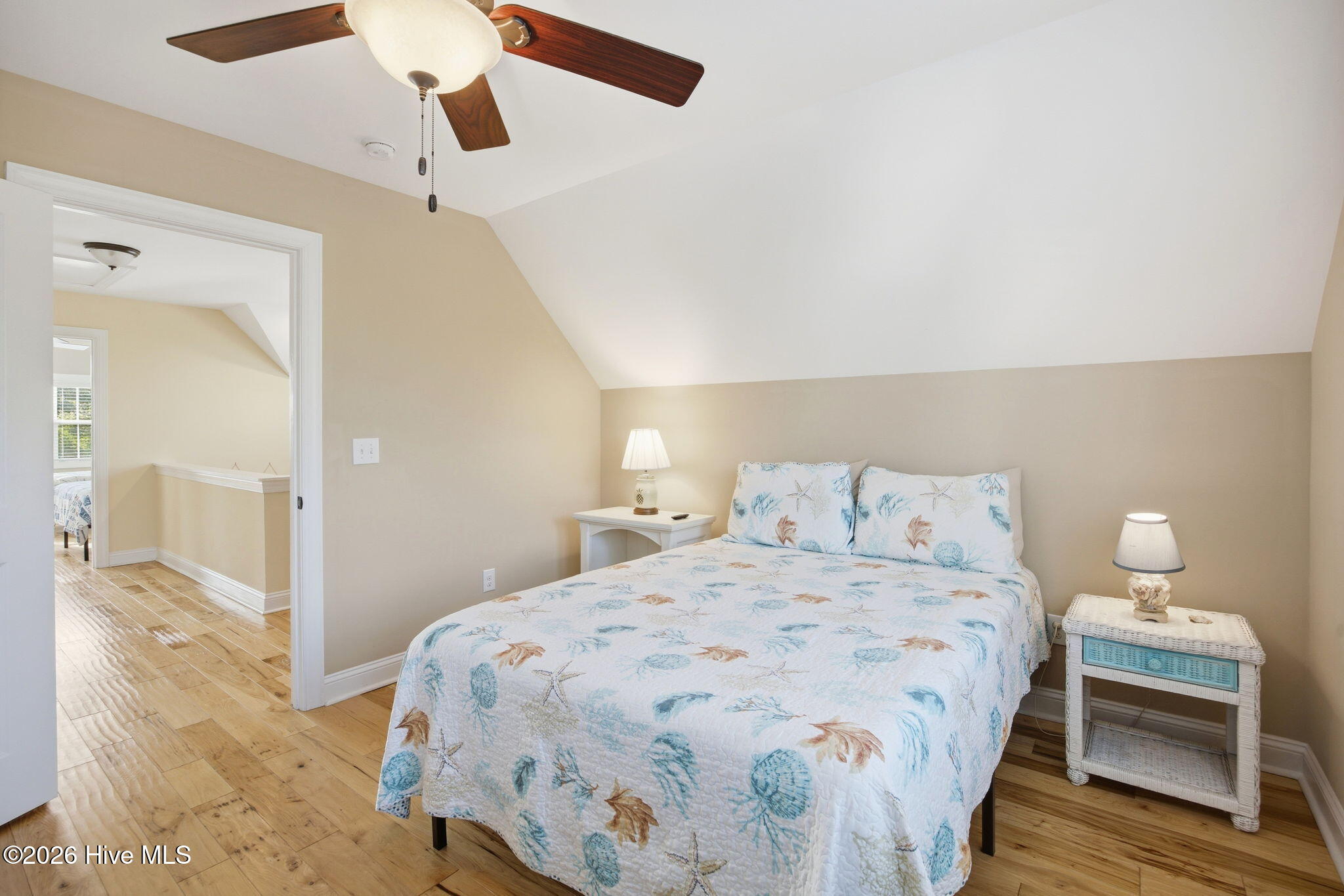 100569649 | Photo 24