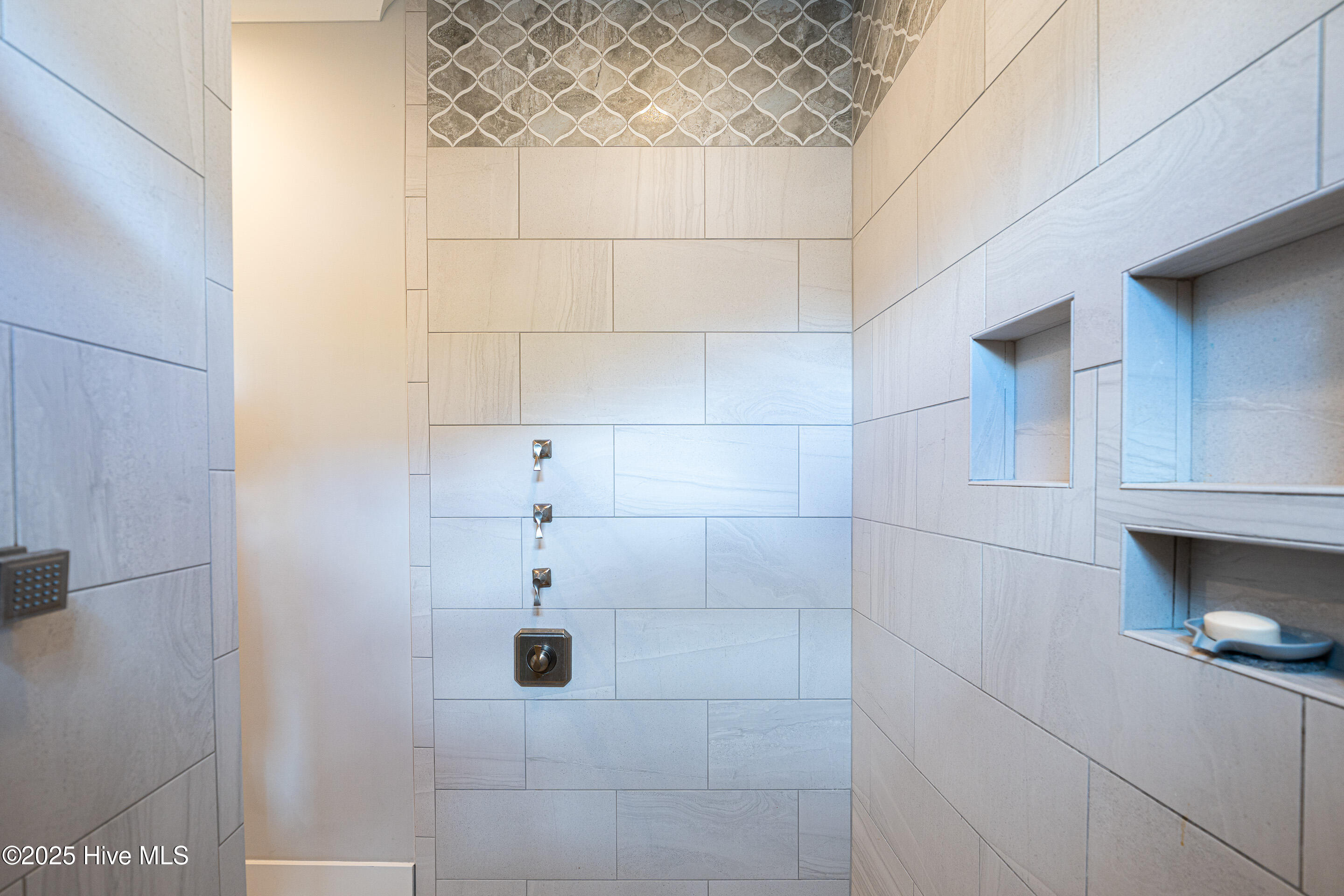 100522679 | Photo 29