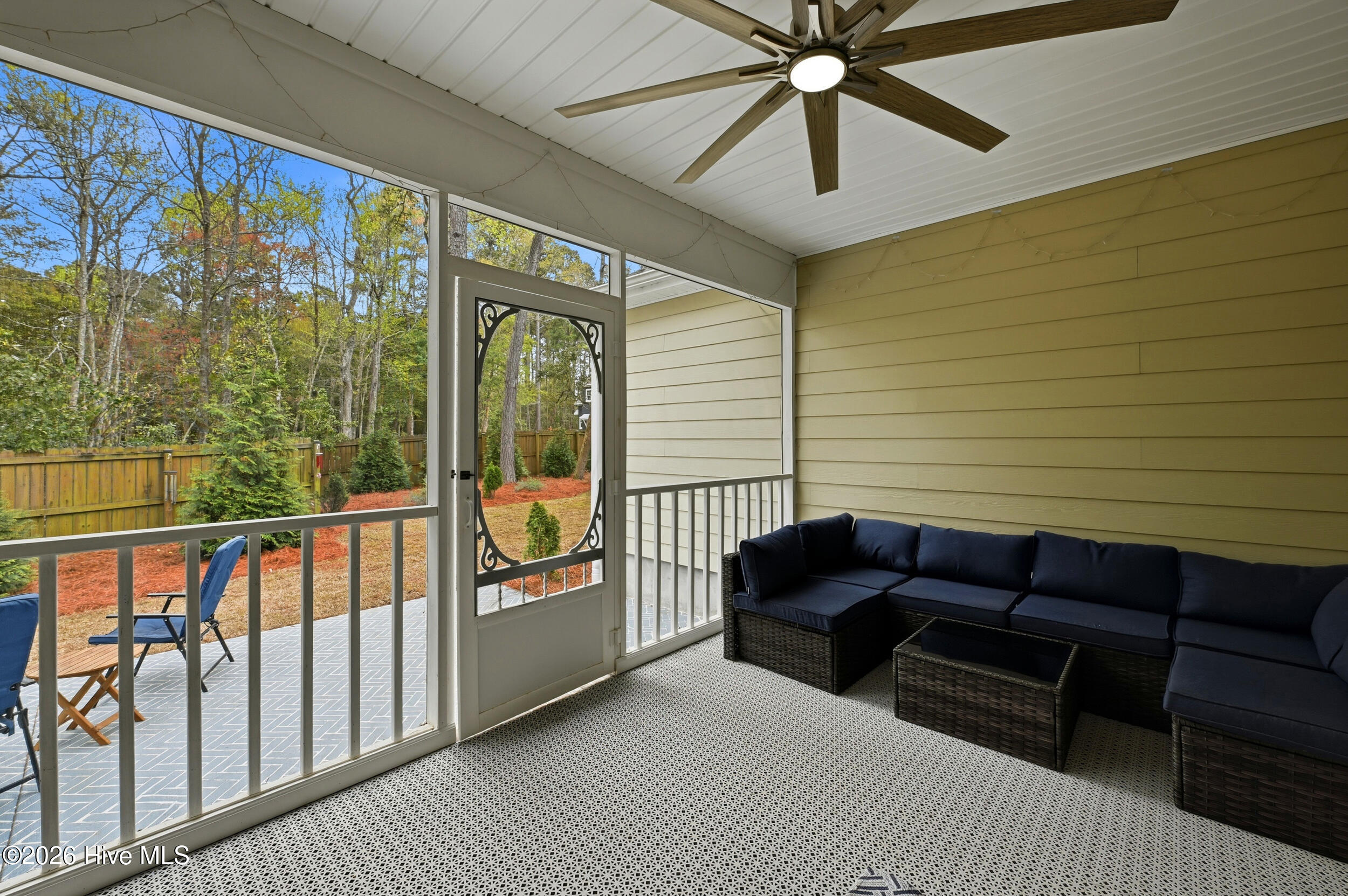 100563166 | Photo 37