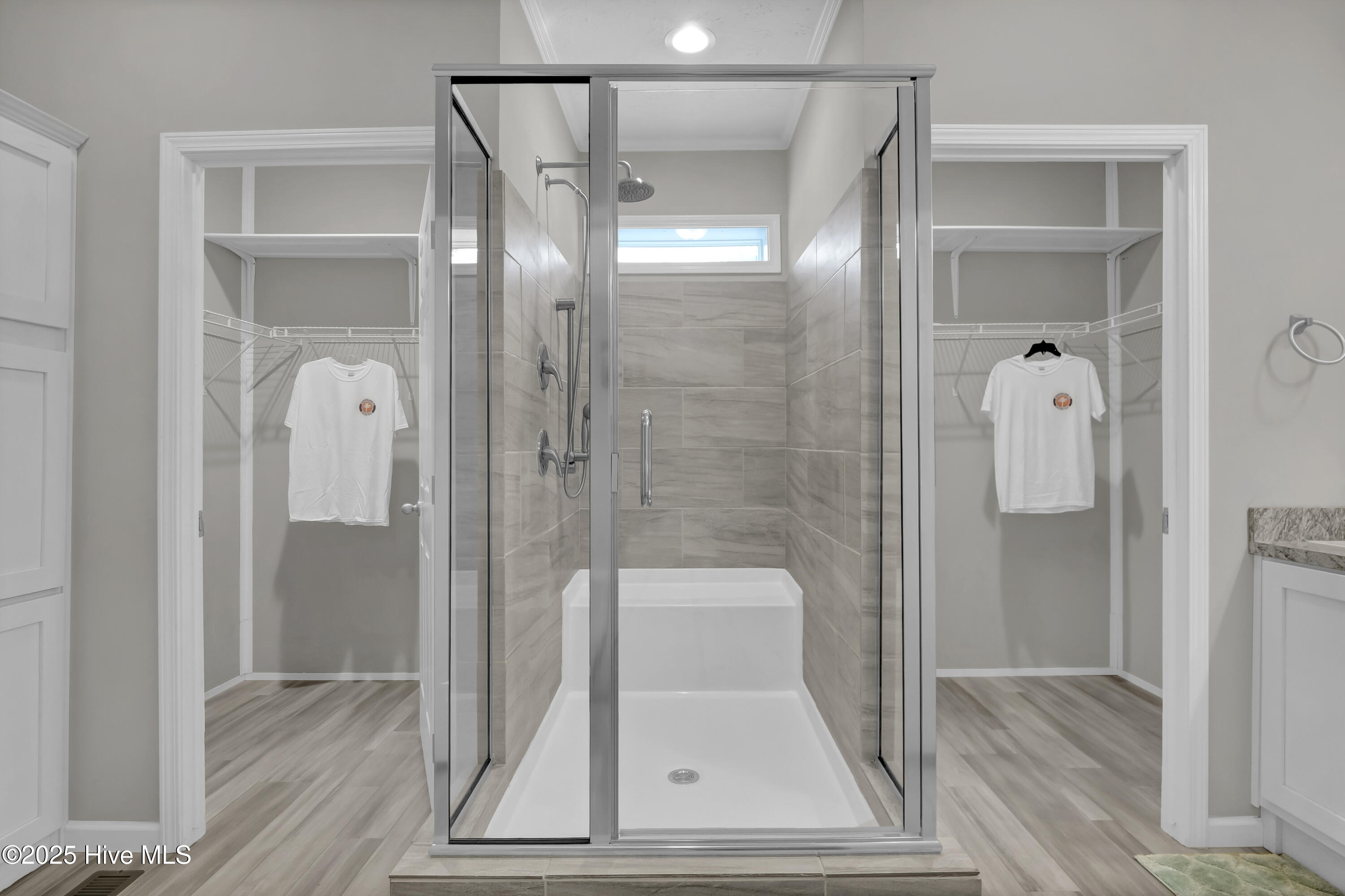 100557833 | Photo 17