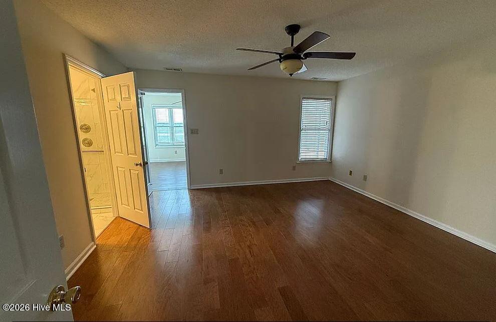 100561136 | Photo 28