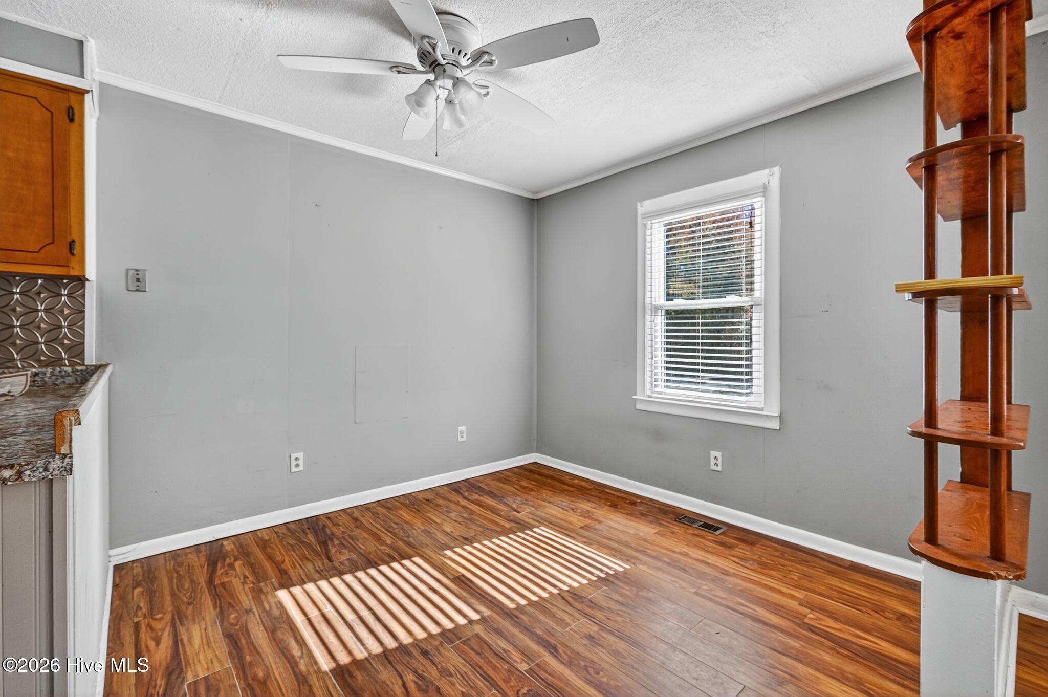 100553943 | Photo 14