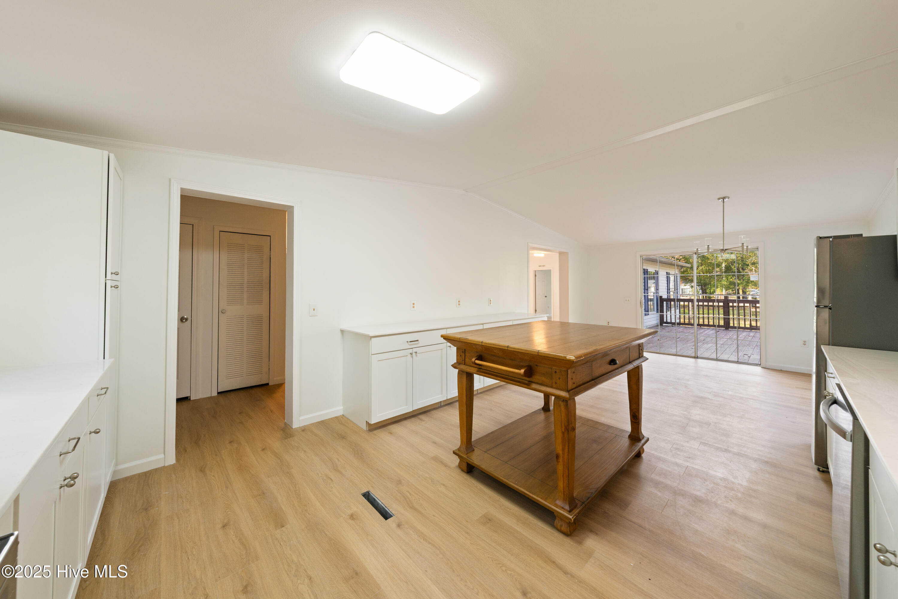 100541471 | Photo 11