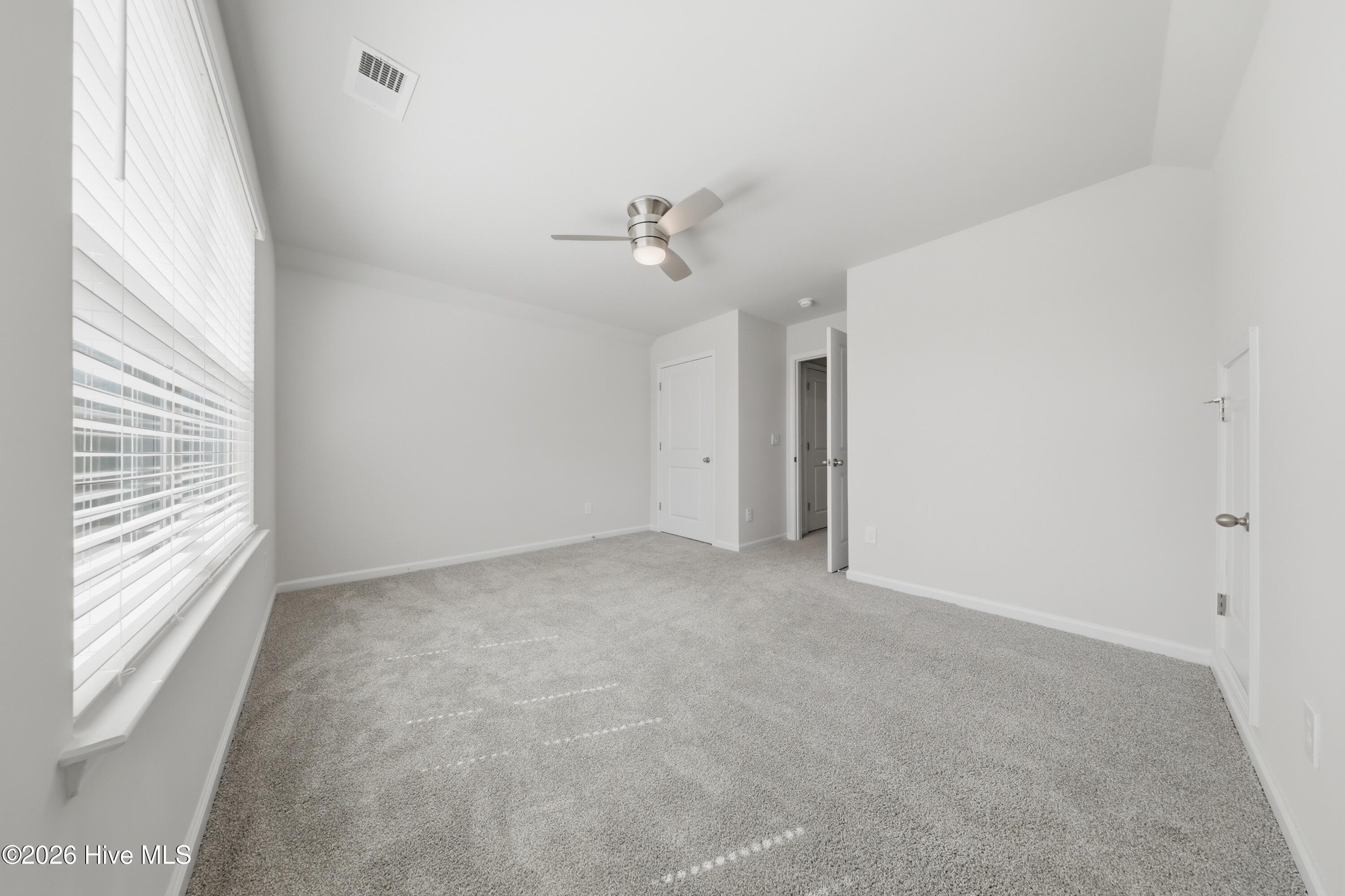 100564310 | Photo 46