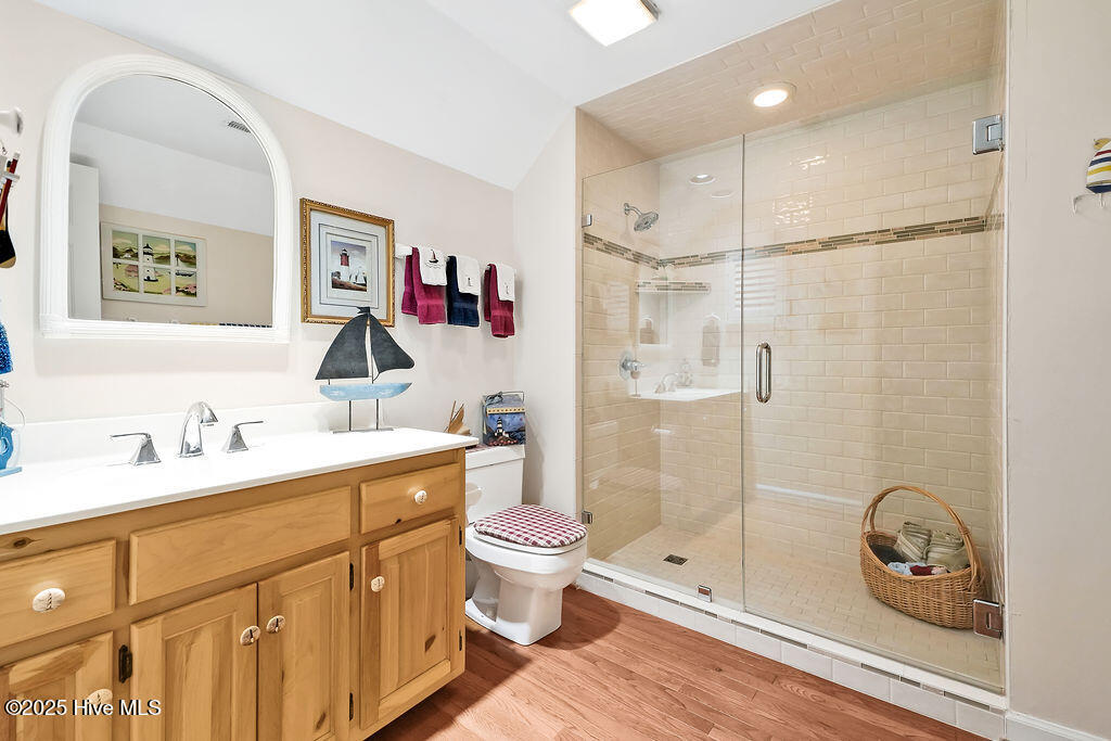 100504453 | Photo 33