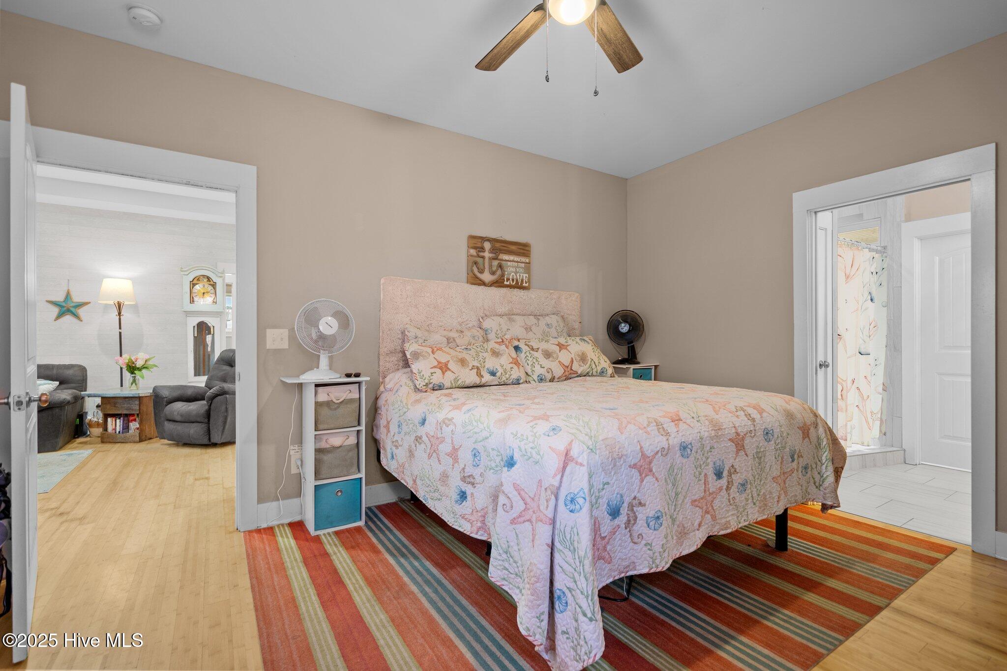 100516746 | Photo 16