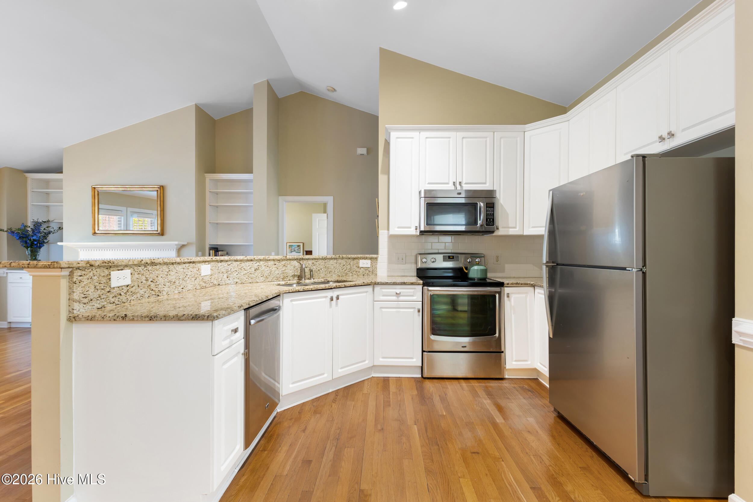 100566645 | Photo 14