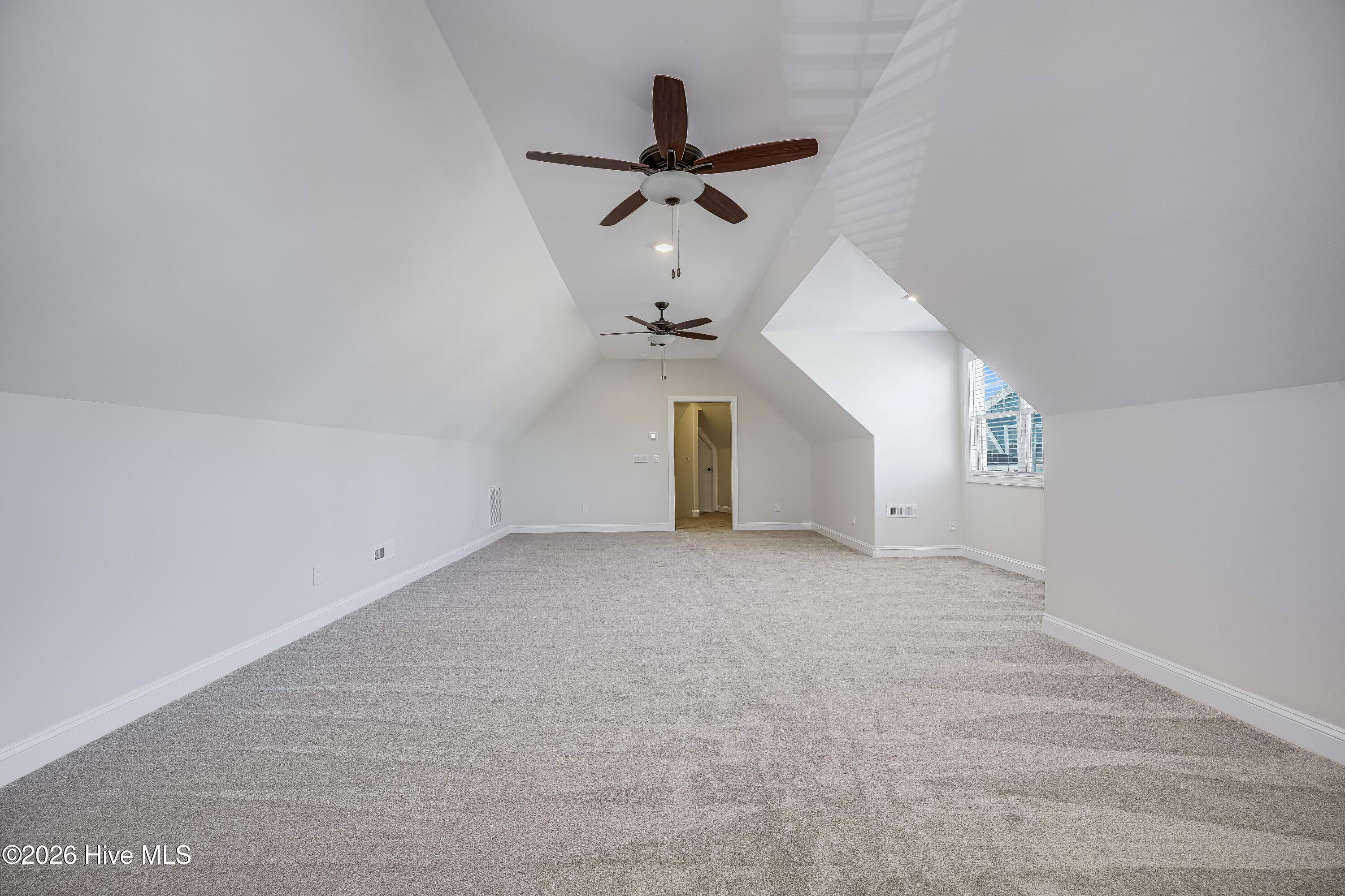 100564282 | Photo 32