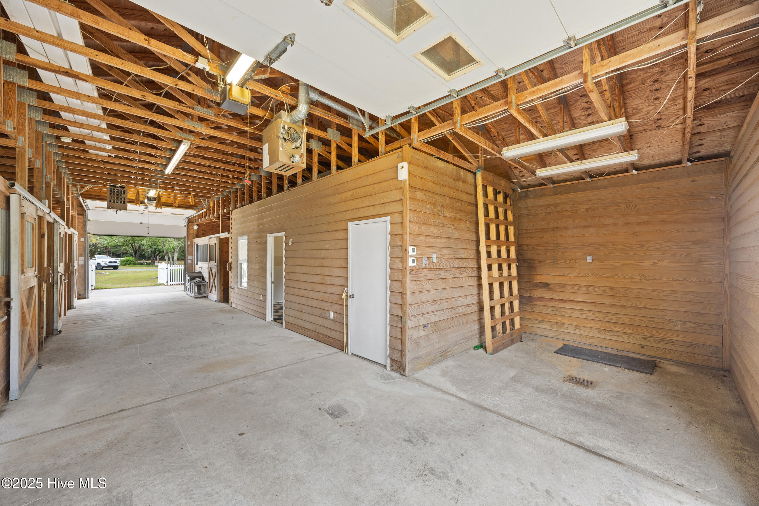 100538720 | Photo 78