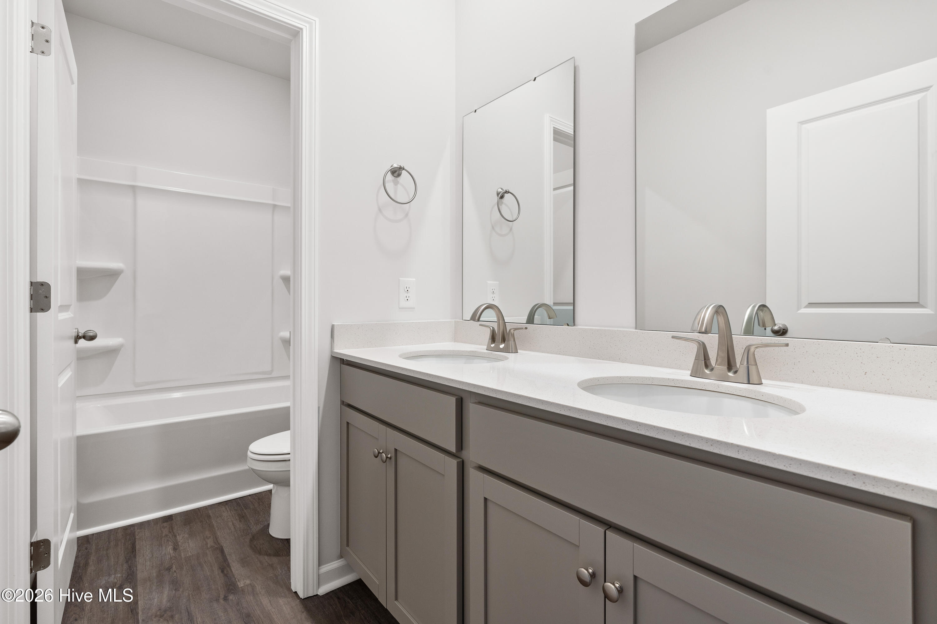 100565512 | Photo 27