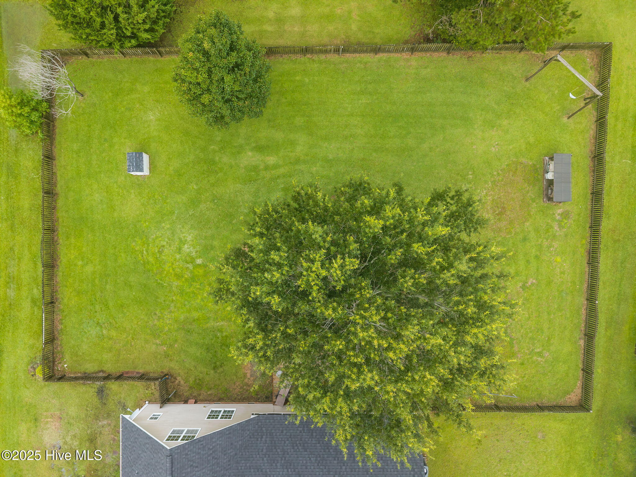 313 Oakmont Drive, Hampstead, NC 28443 – photo 14: 14-web-or-mls-DJI_20250811101457_0205_D