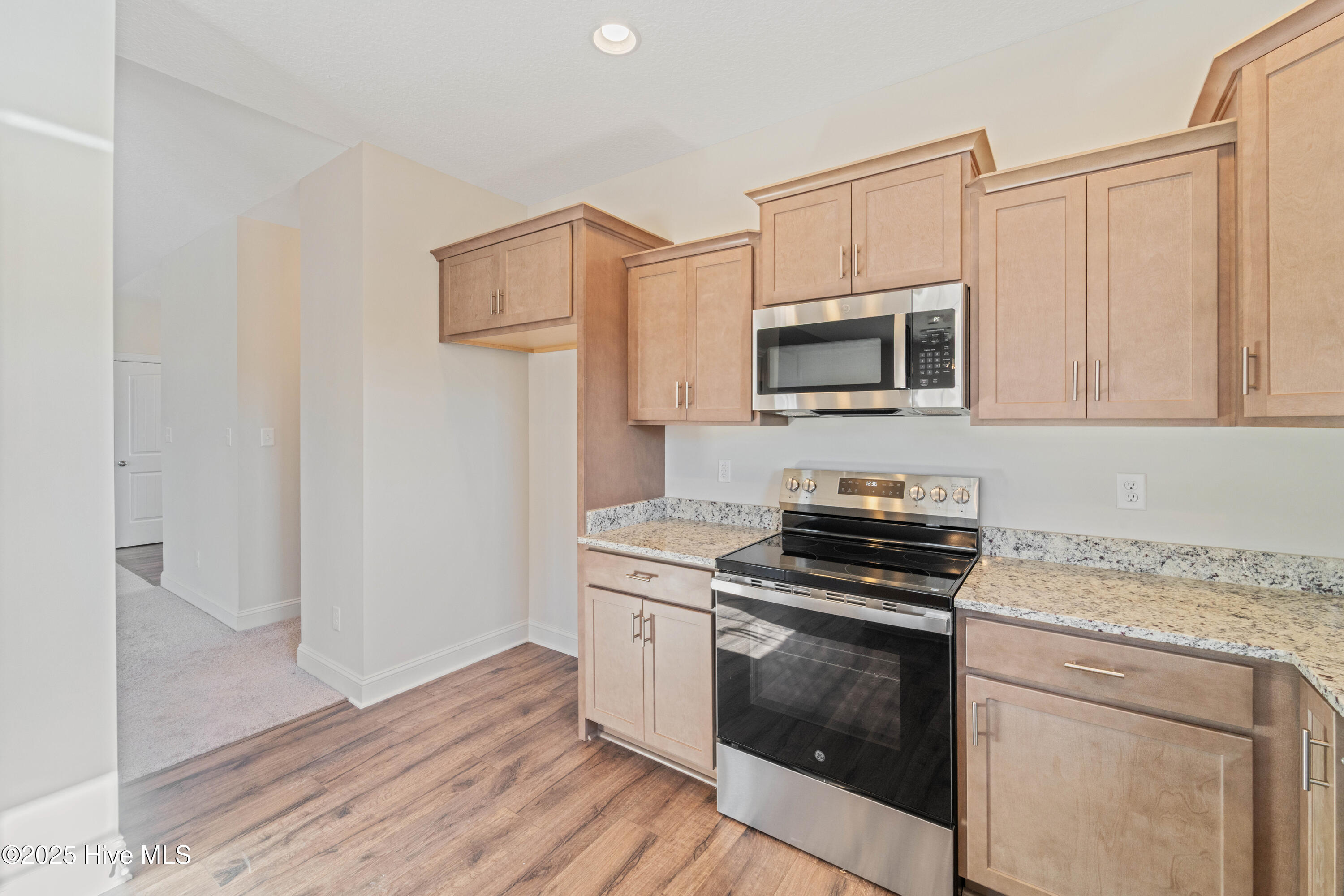 100521805 | Photo 14