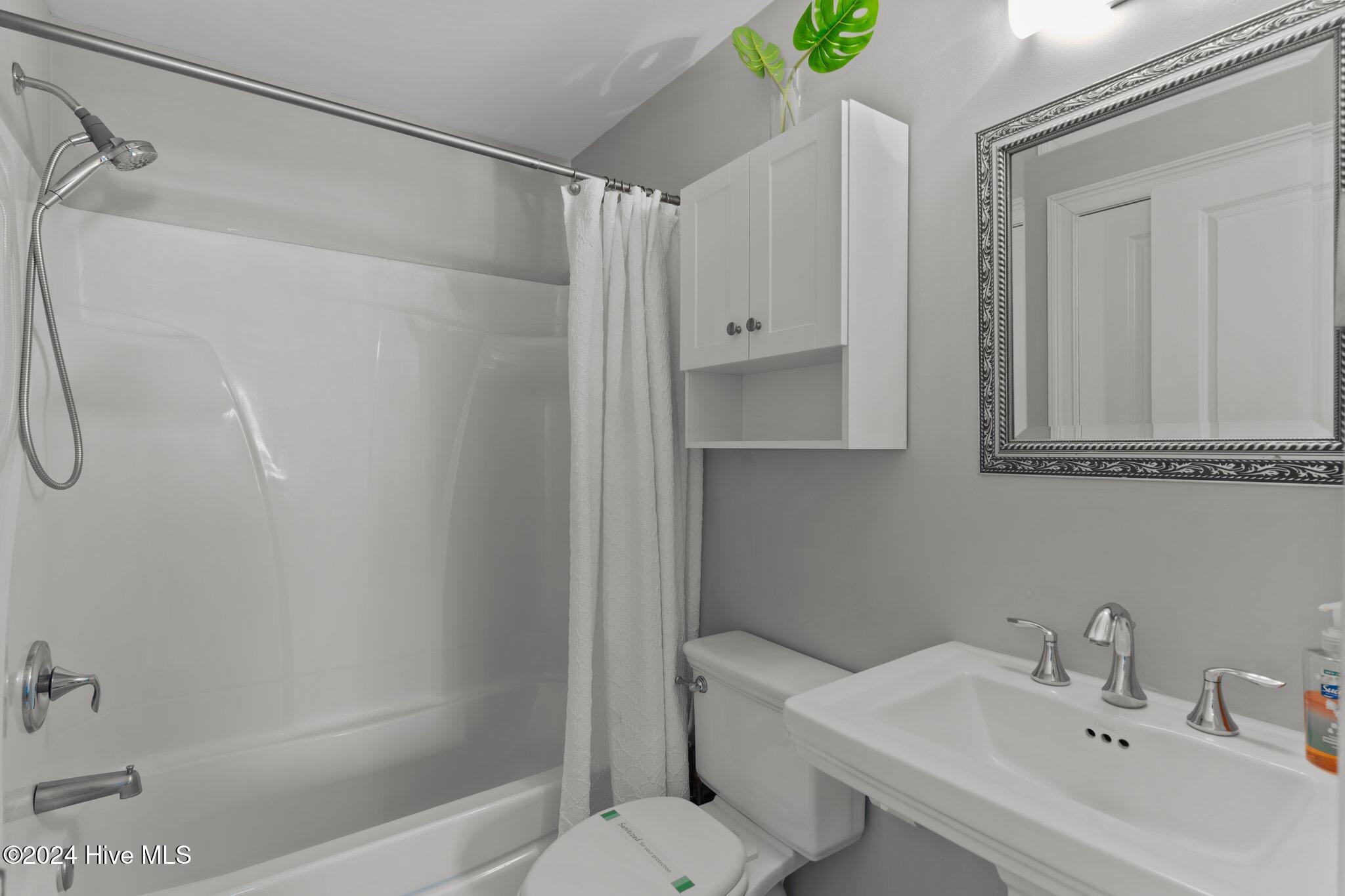 100562990 | Photo 28