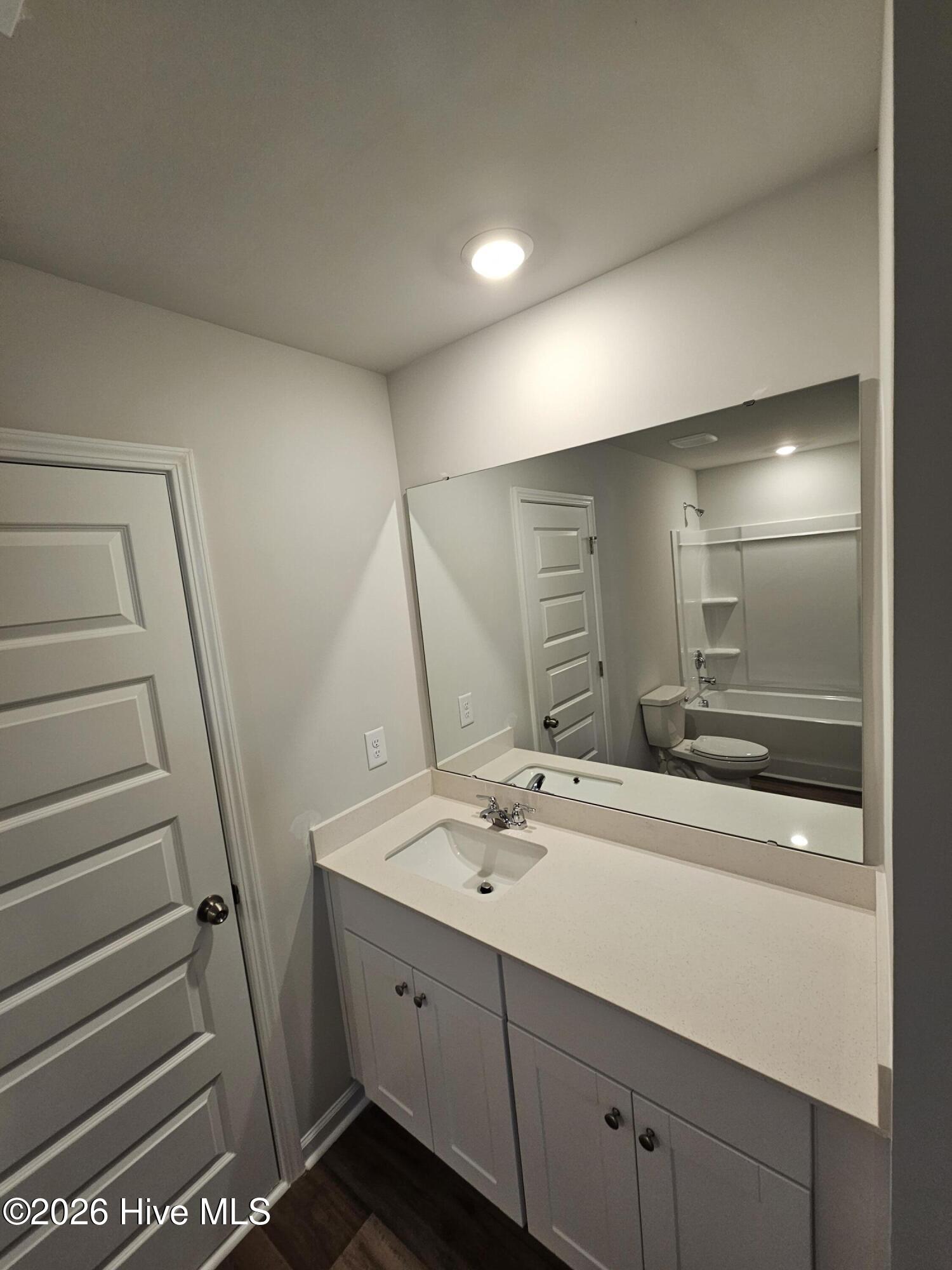 100548483 | Photo 14