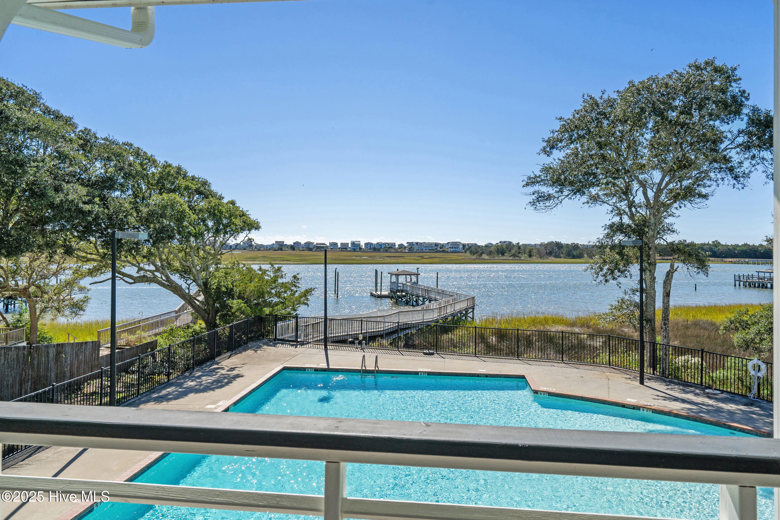 100539036 | Photo 64