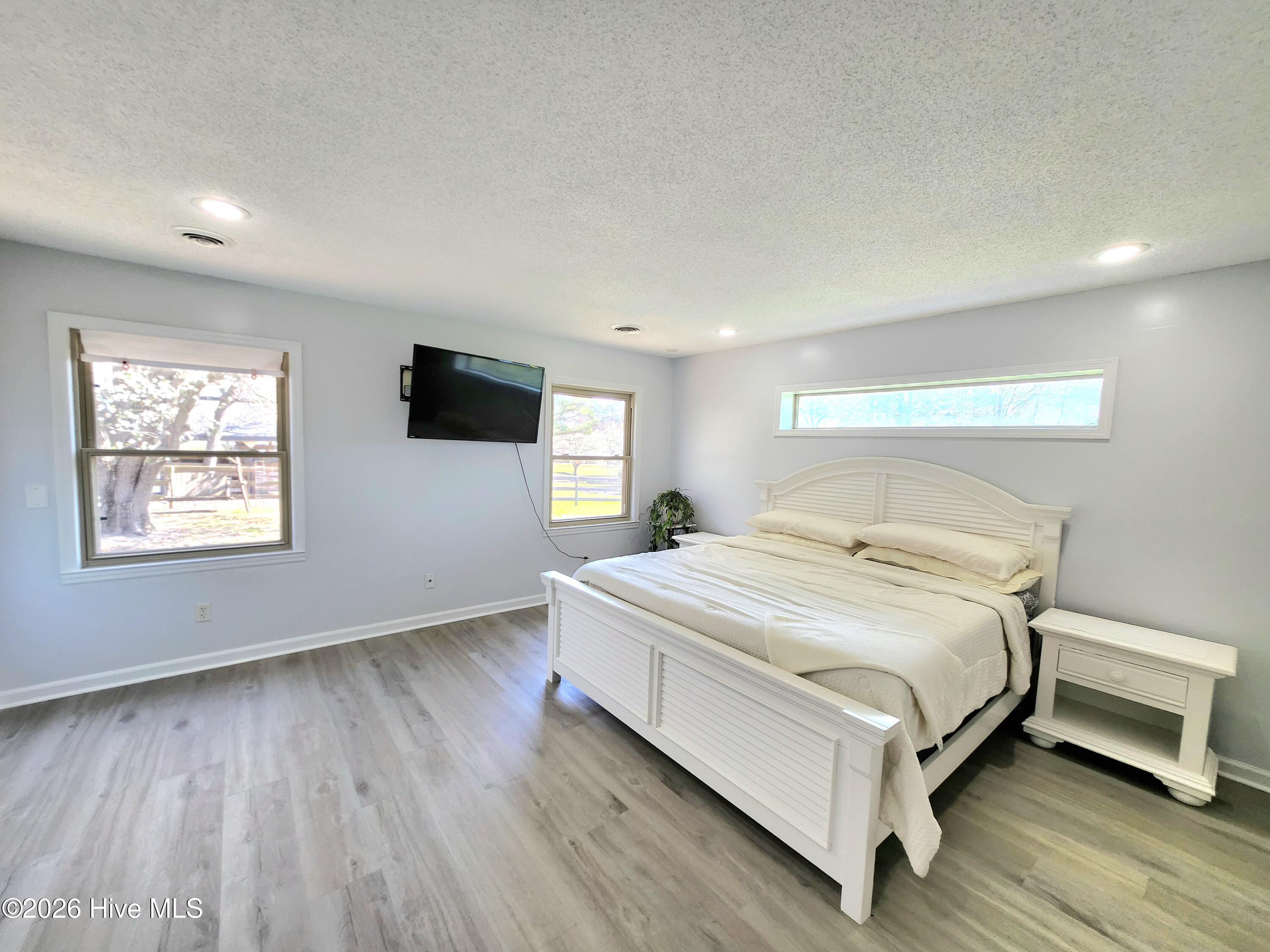 100563427 | Photo 15