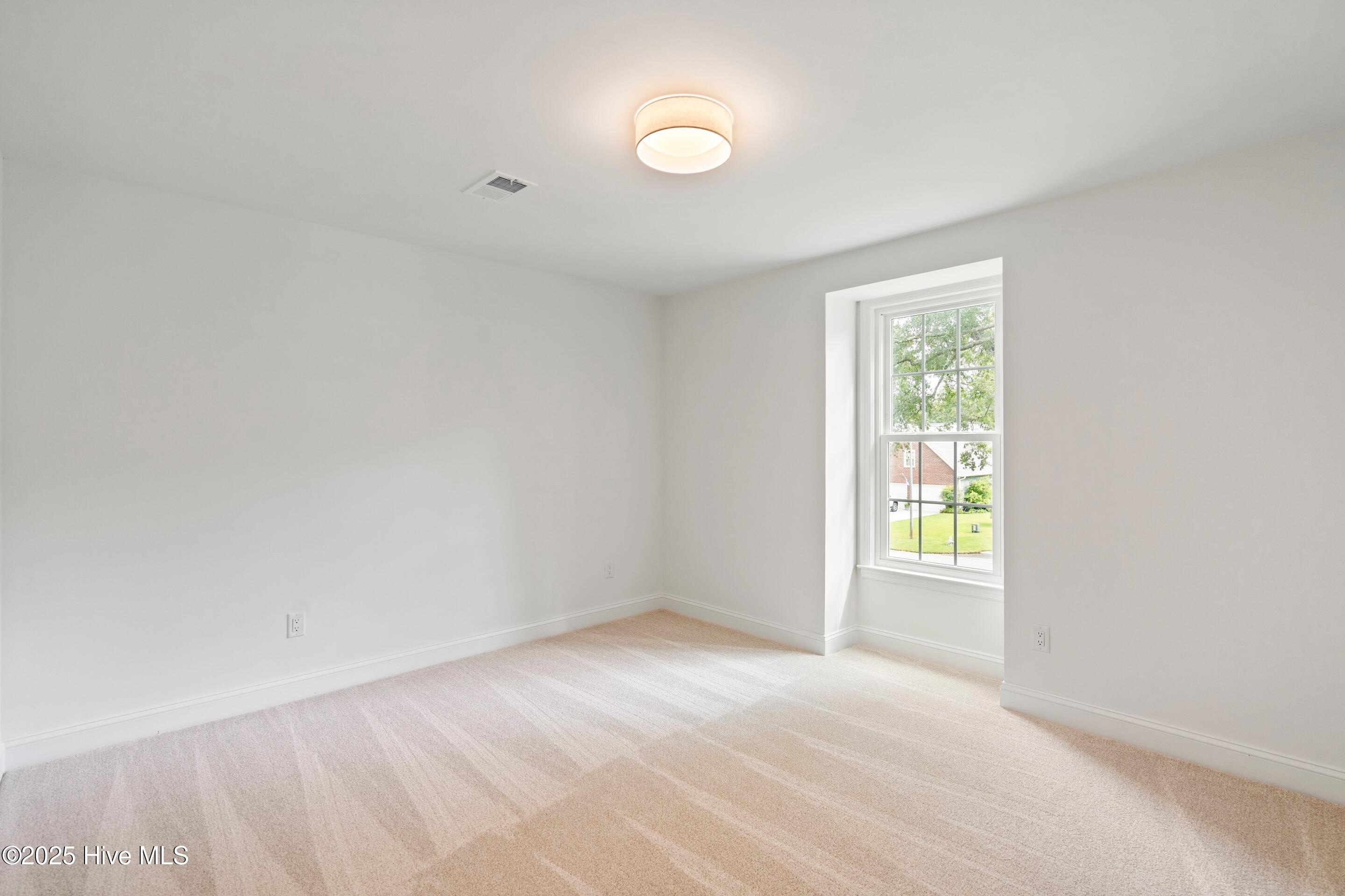 100530260 | Photo 25