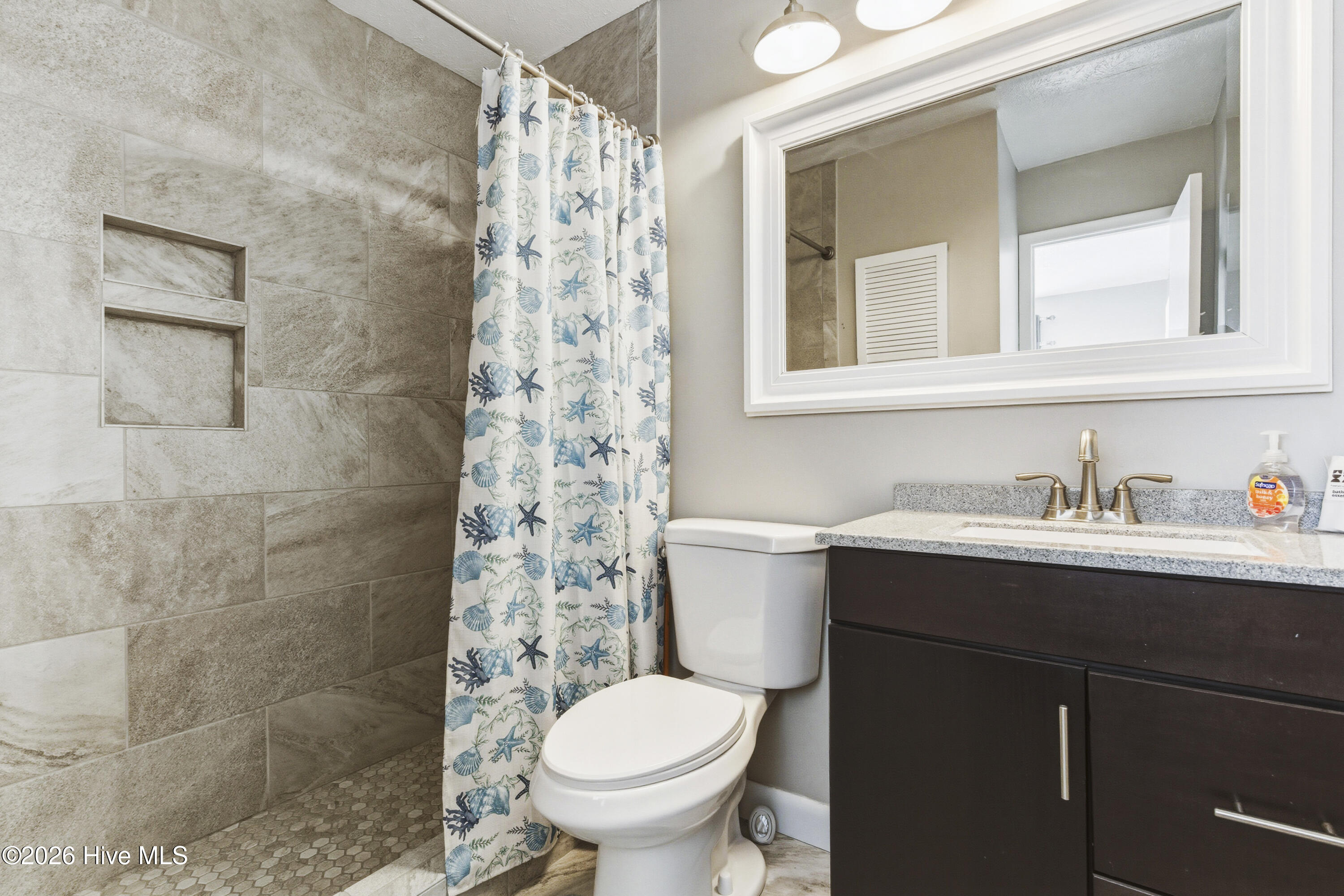 100552987 | Photo 17