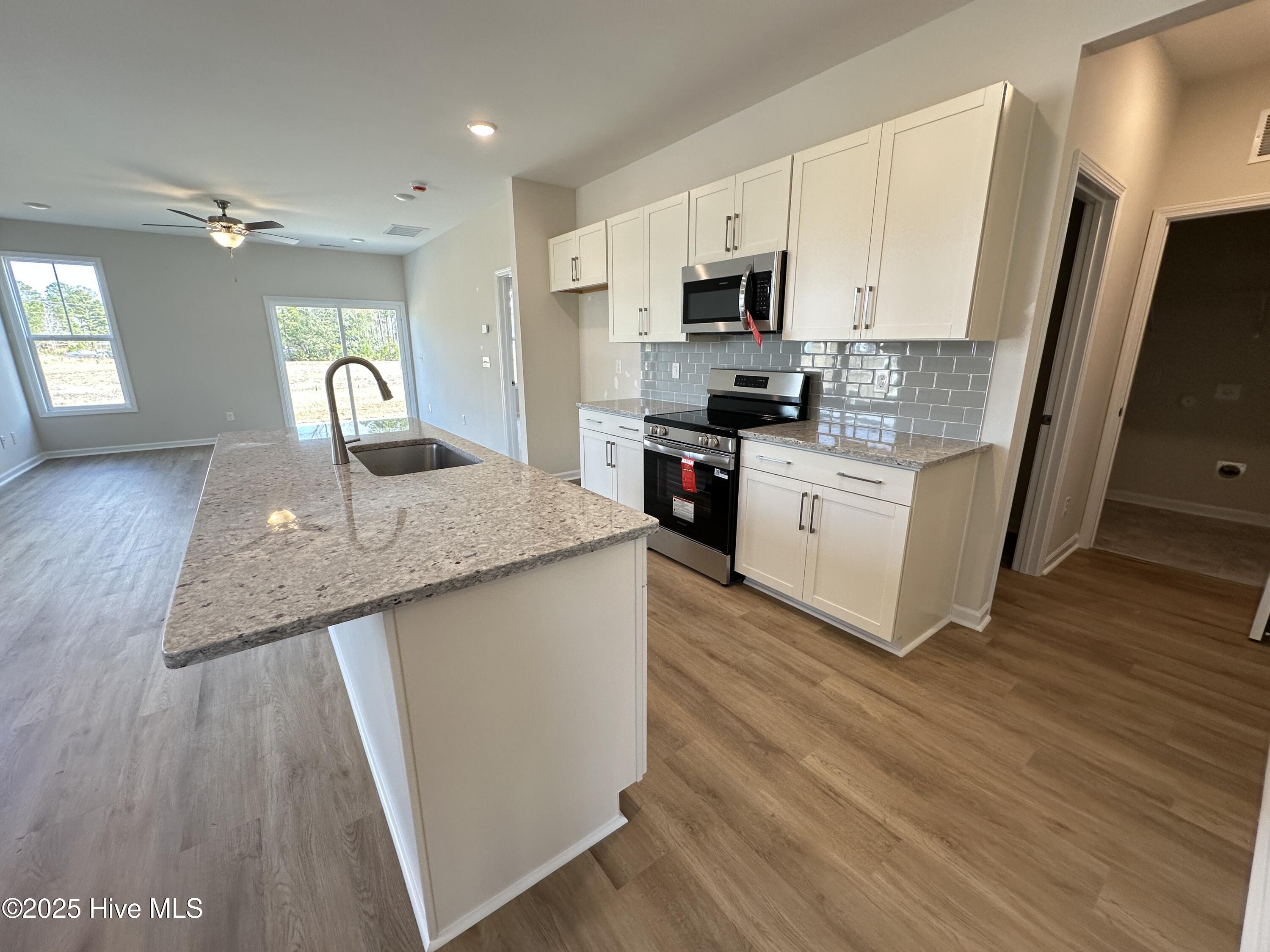 100515259 | Photo 18