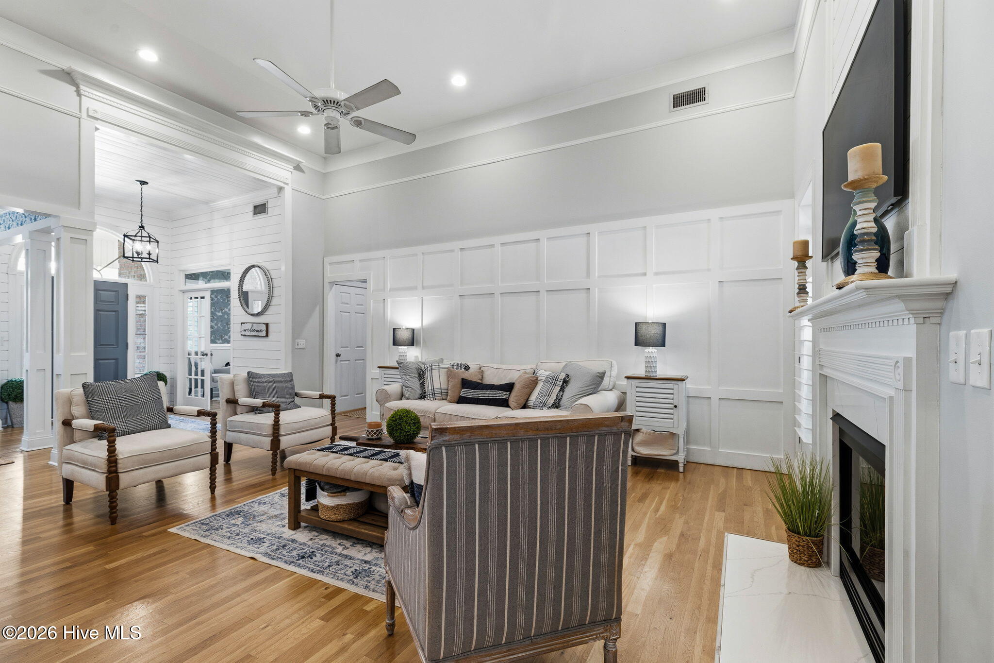 100561515 | Photo 22