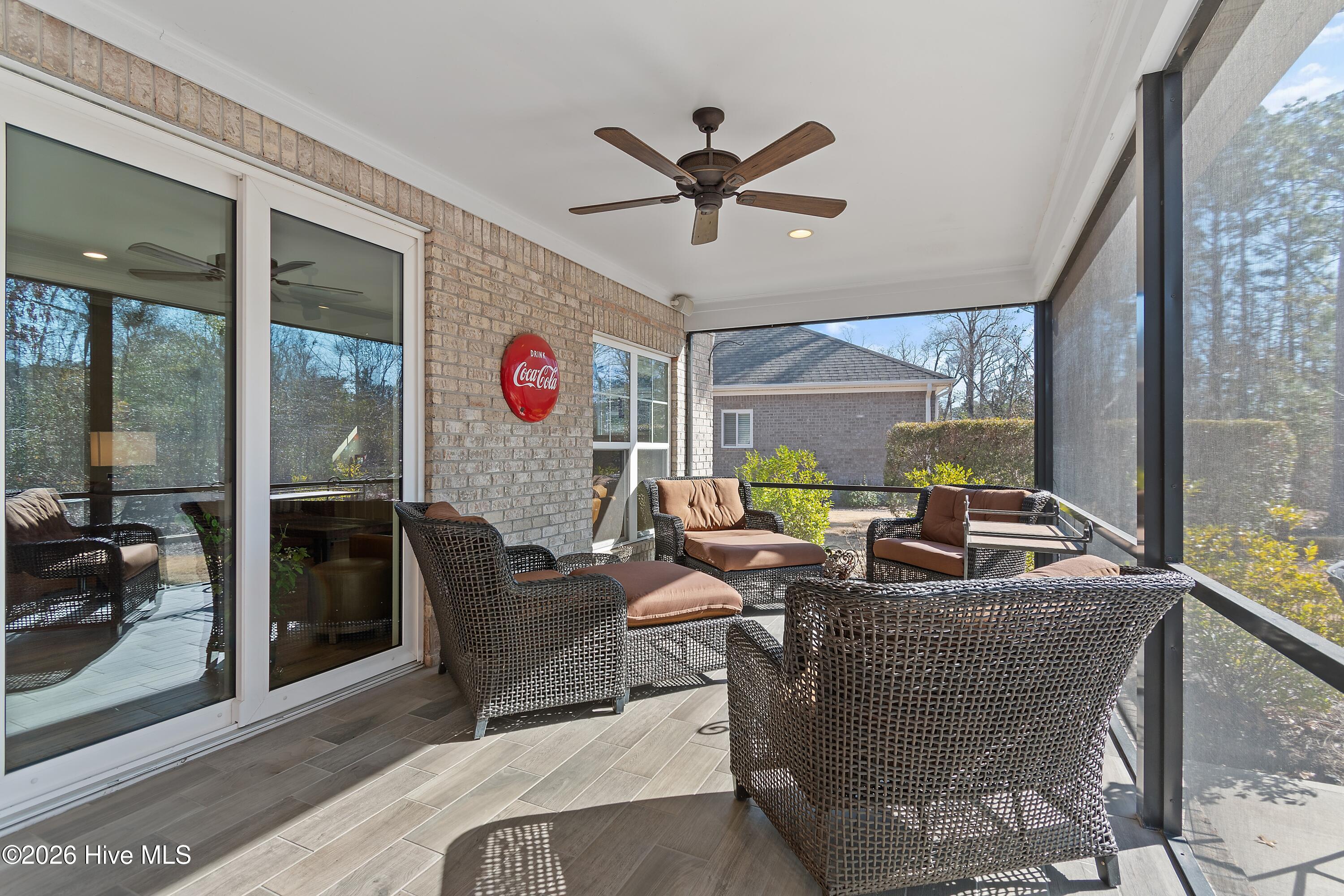 100558419 | Photo 27