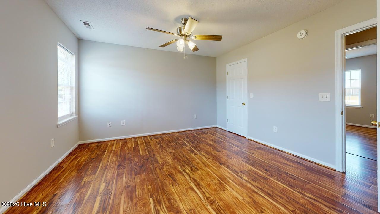 100564739 | Photo 23