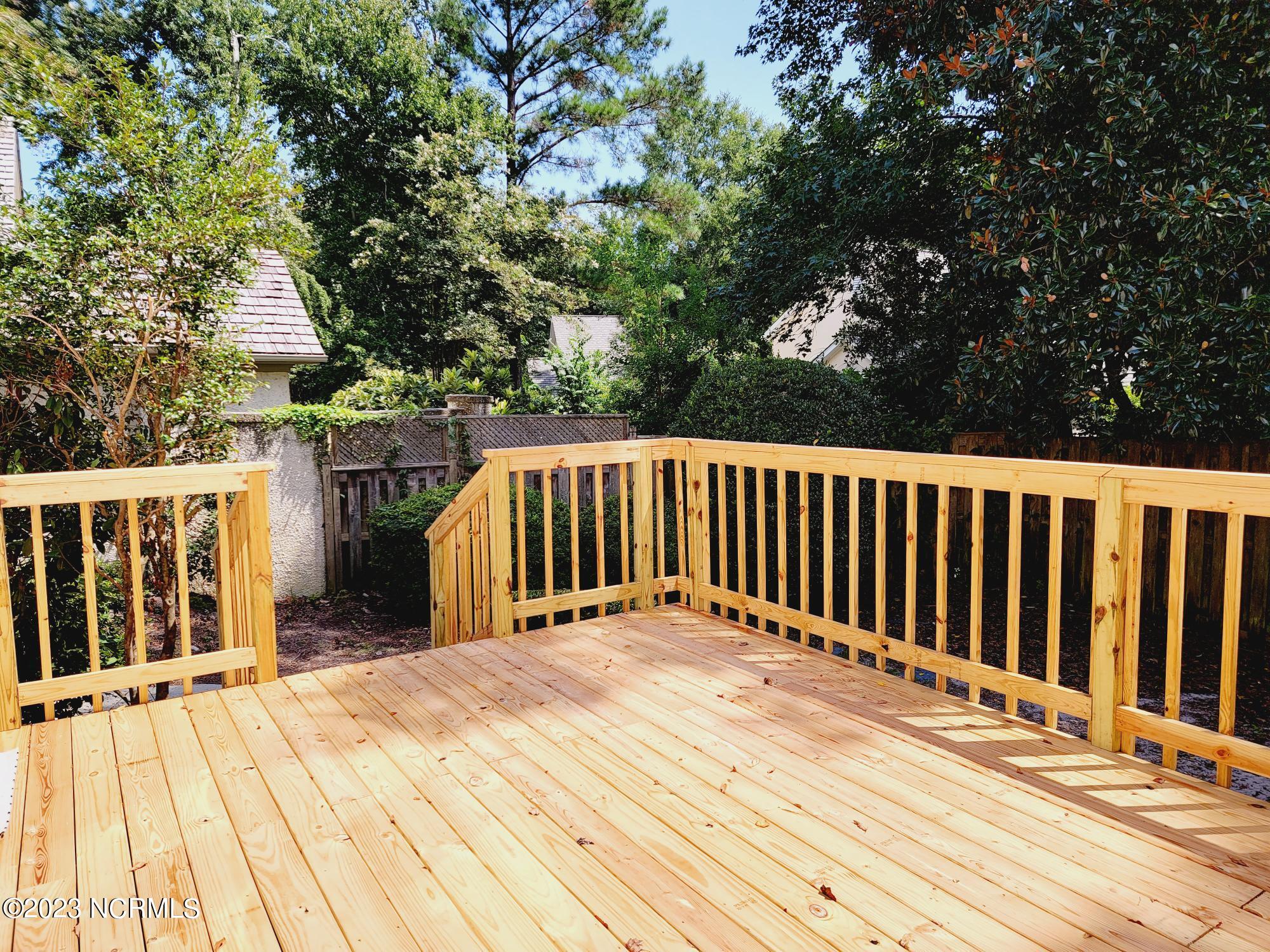 100548685 | Photo 25