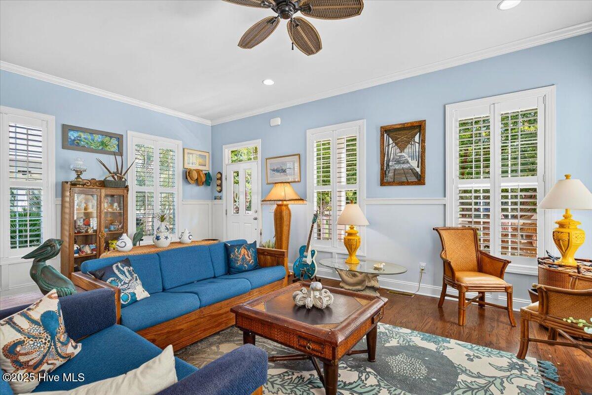 100518883 | Photo 11